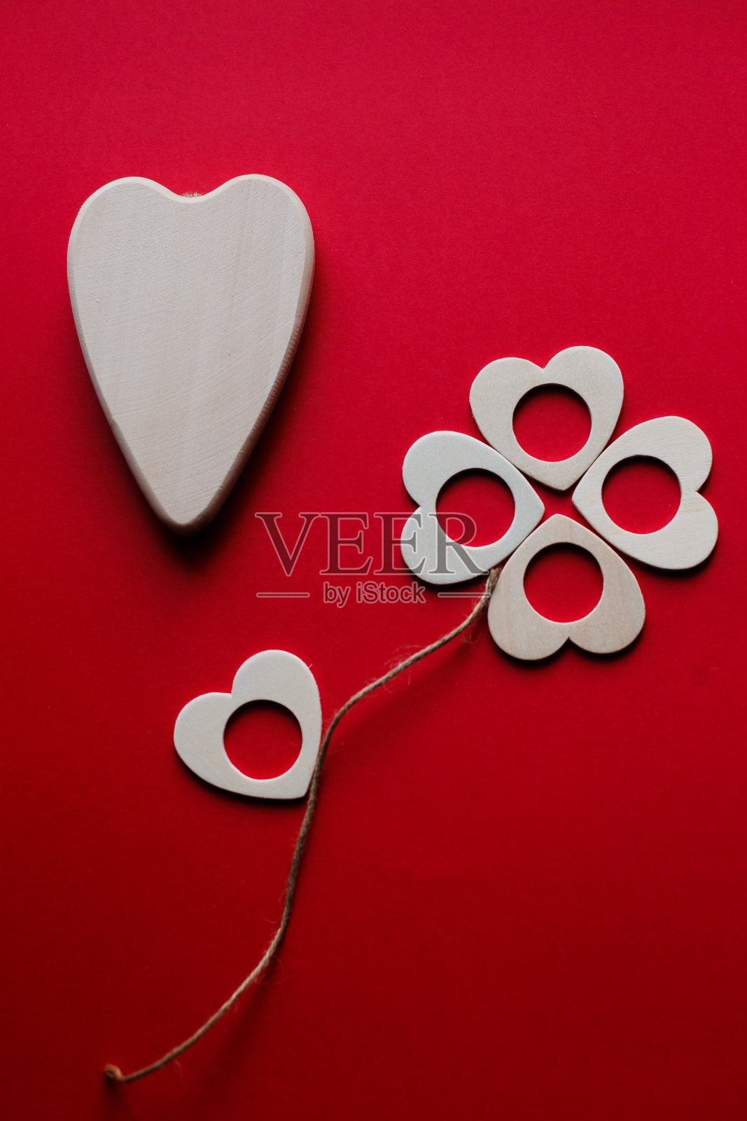 花从木空白处心的形式照片摄影图片