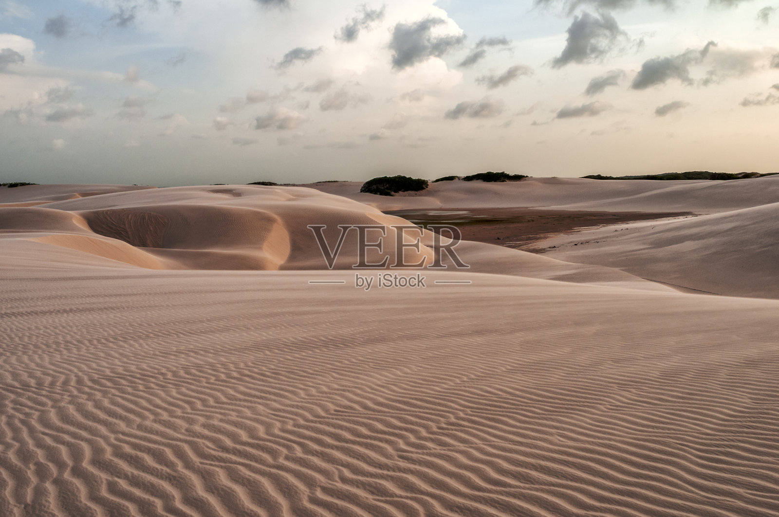 巴西Lencois Maranheses国家公园的沙丘景观照片摄影图片