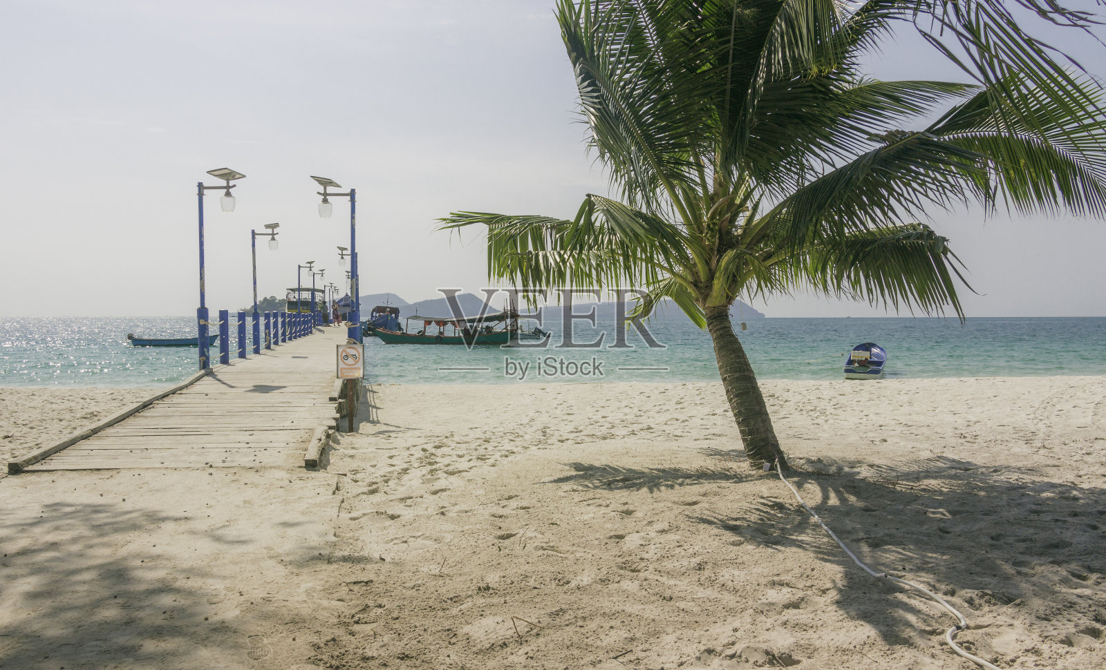 柬埔寨Koh Rong岛的一个码头照片摄影图片