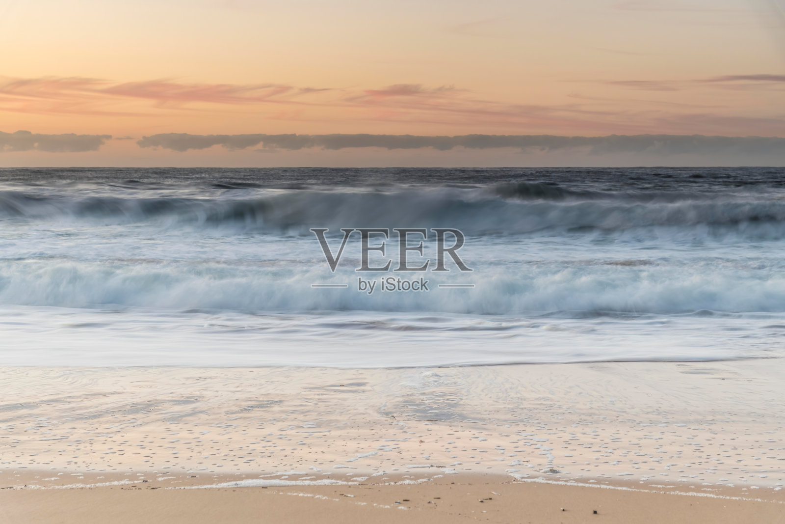 海边的冬日日出照片摄影图片