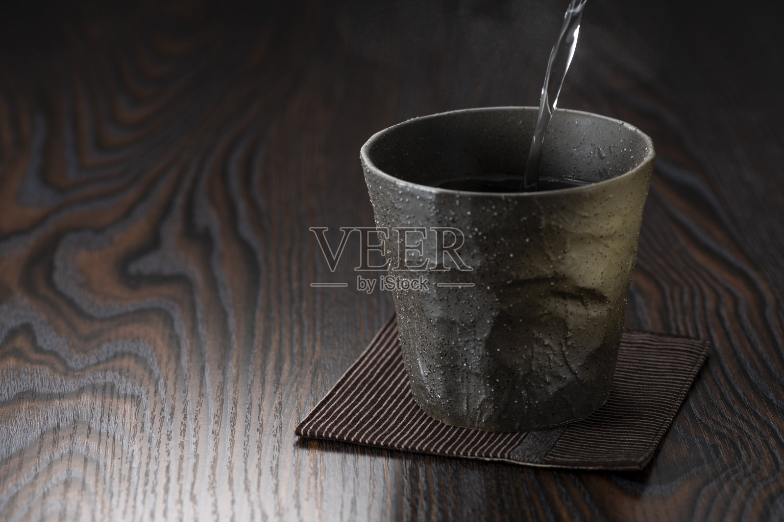 烧酒有热水折扣照片摄影图片