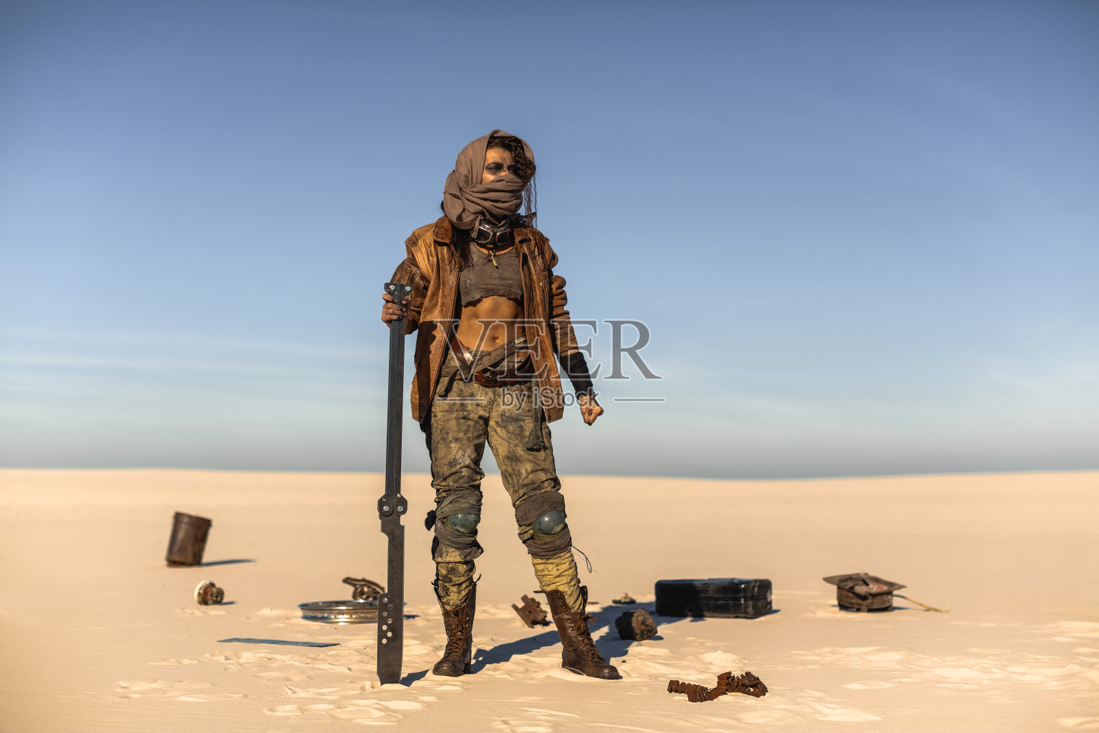 《后末日时代的荒原上的女人》照片摄影图片