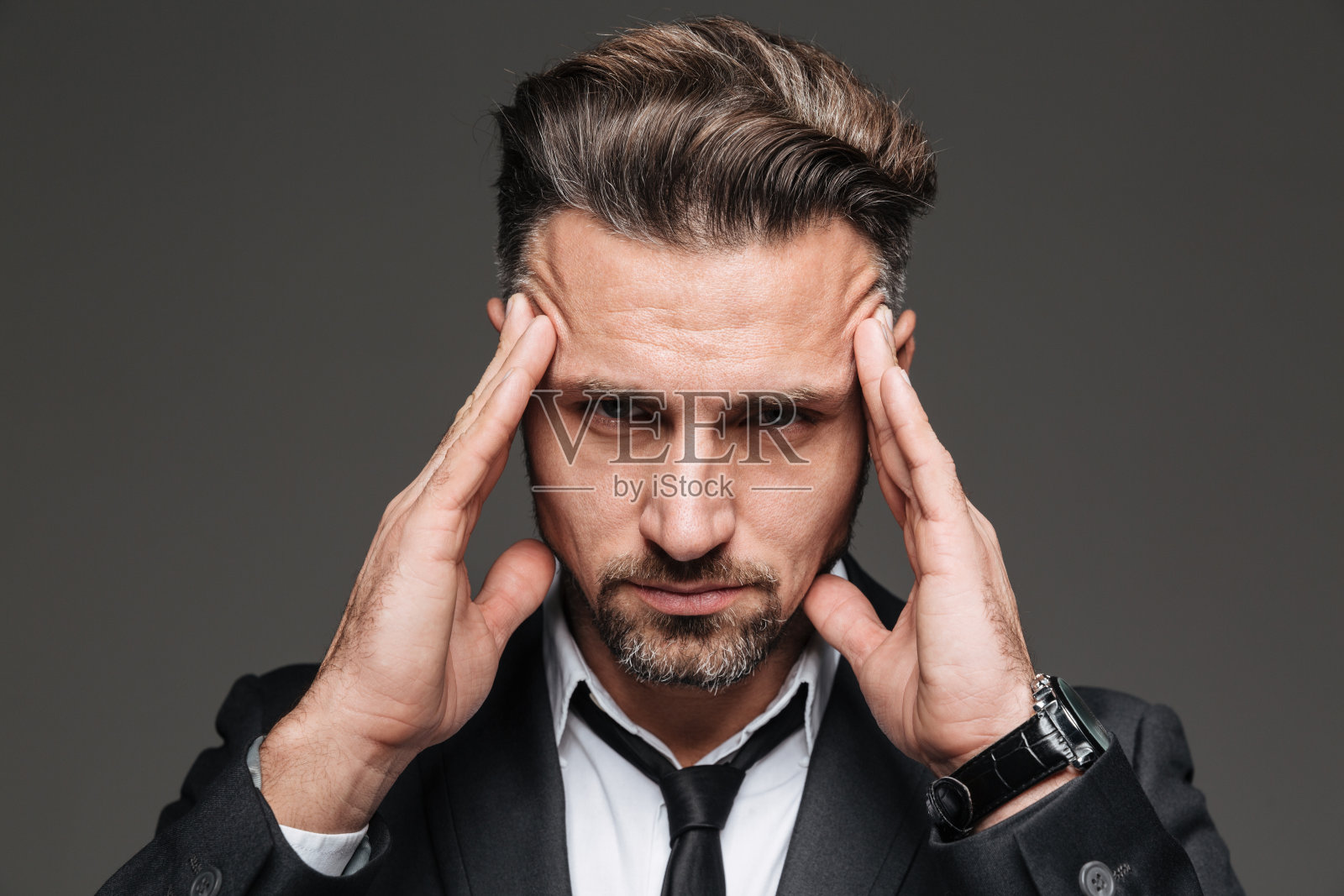 沮丧的中年商人特写照片摄影图片