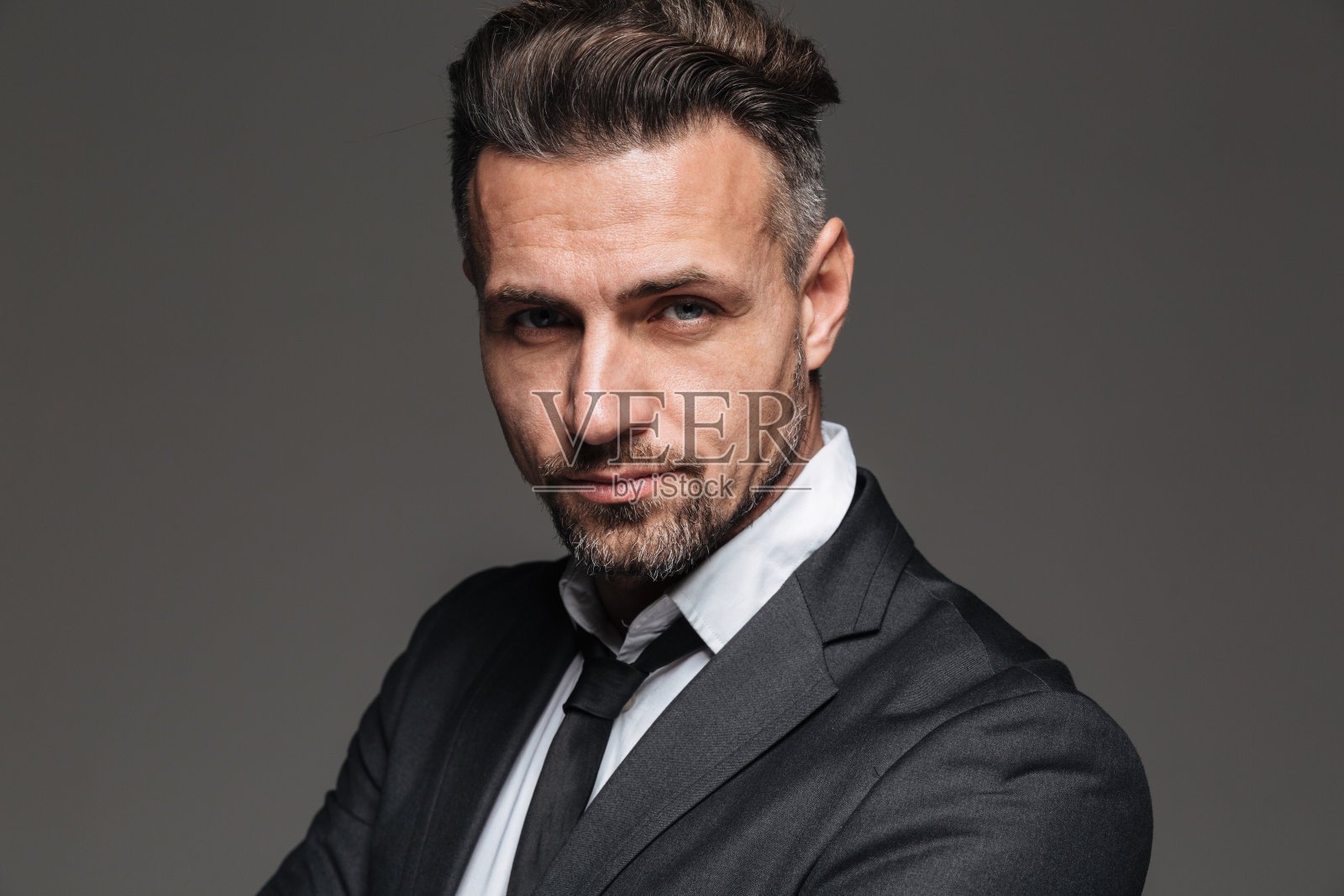 一个自信成熟的商人的特写照片摄影图片