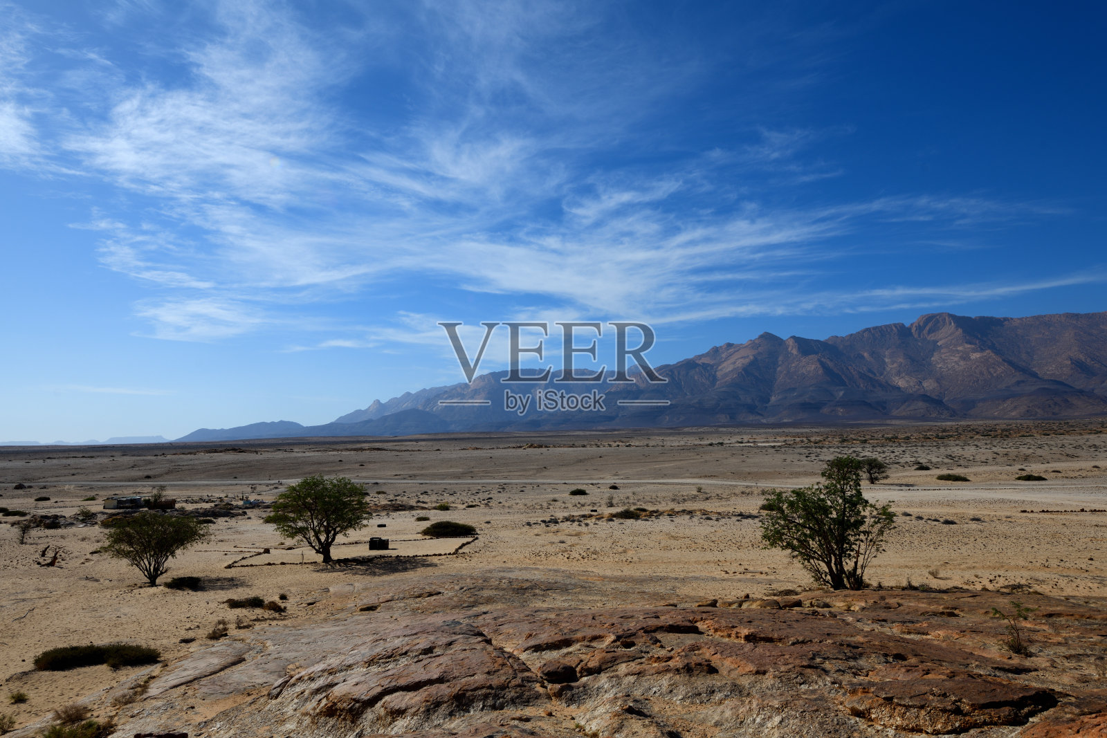 纳米比亚的象岩上的布兰德山照片摄影图片