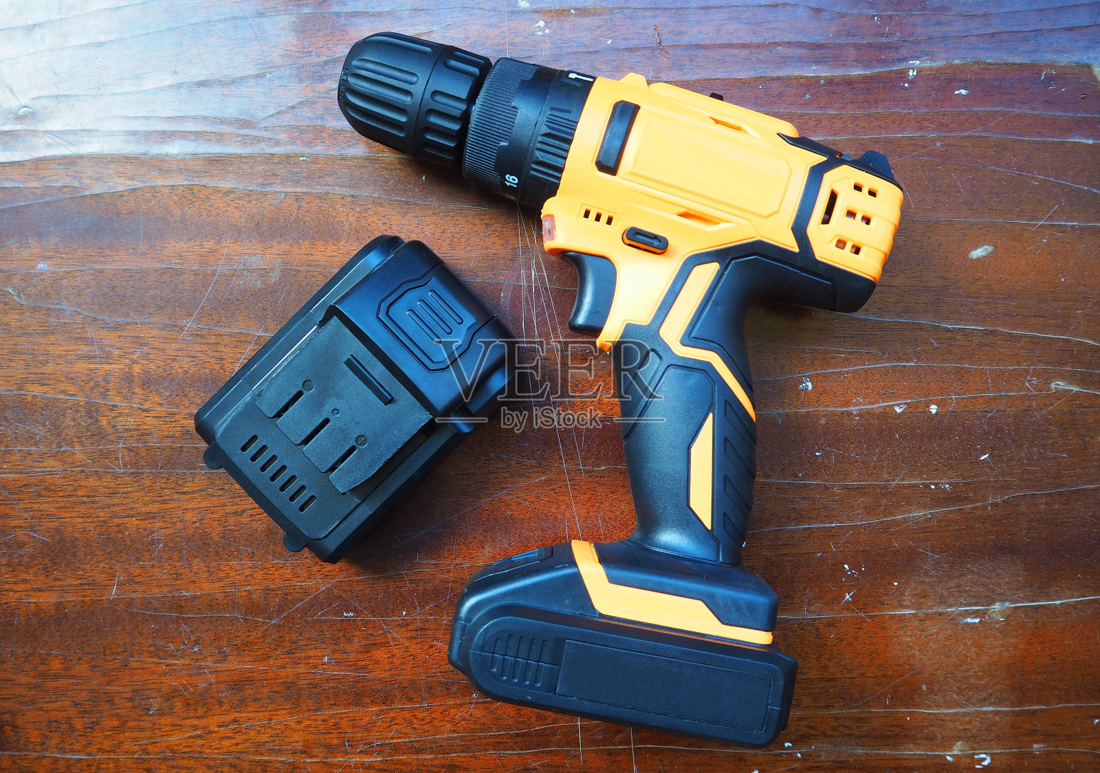 螺丝刀和钻头可以工作了照片摄影图片