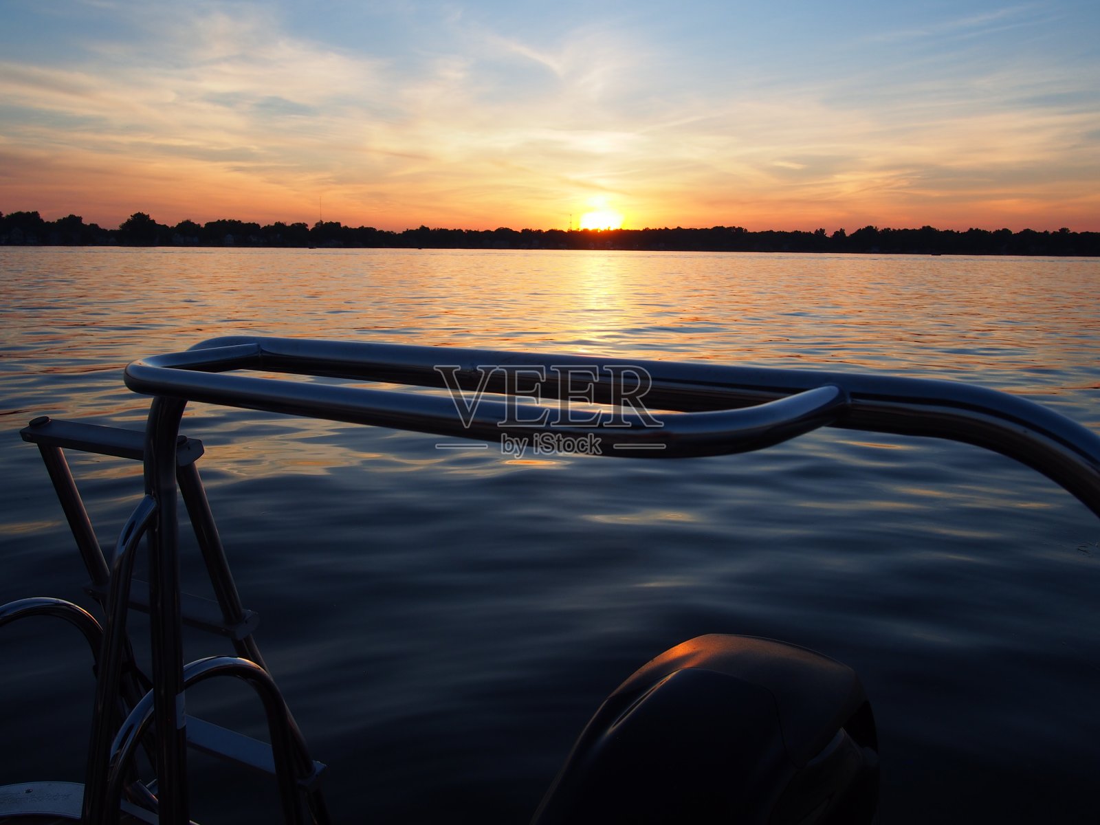 湖泊倒影-划船生活照片摄影图片