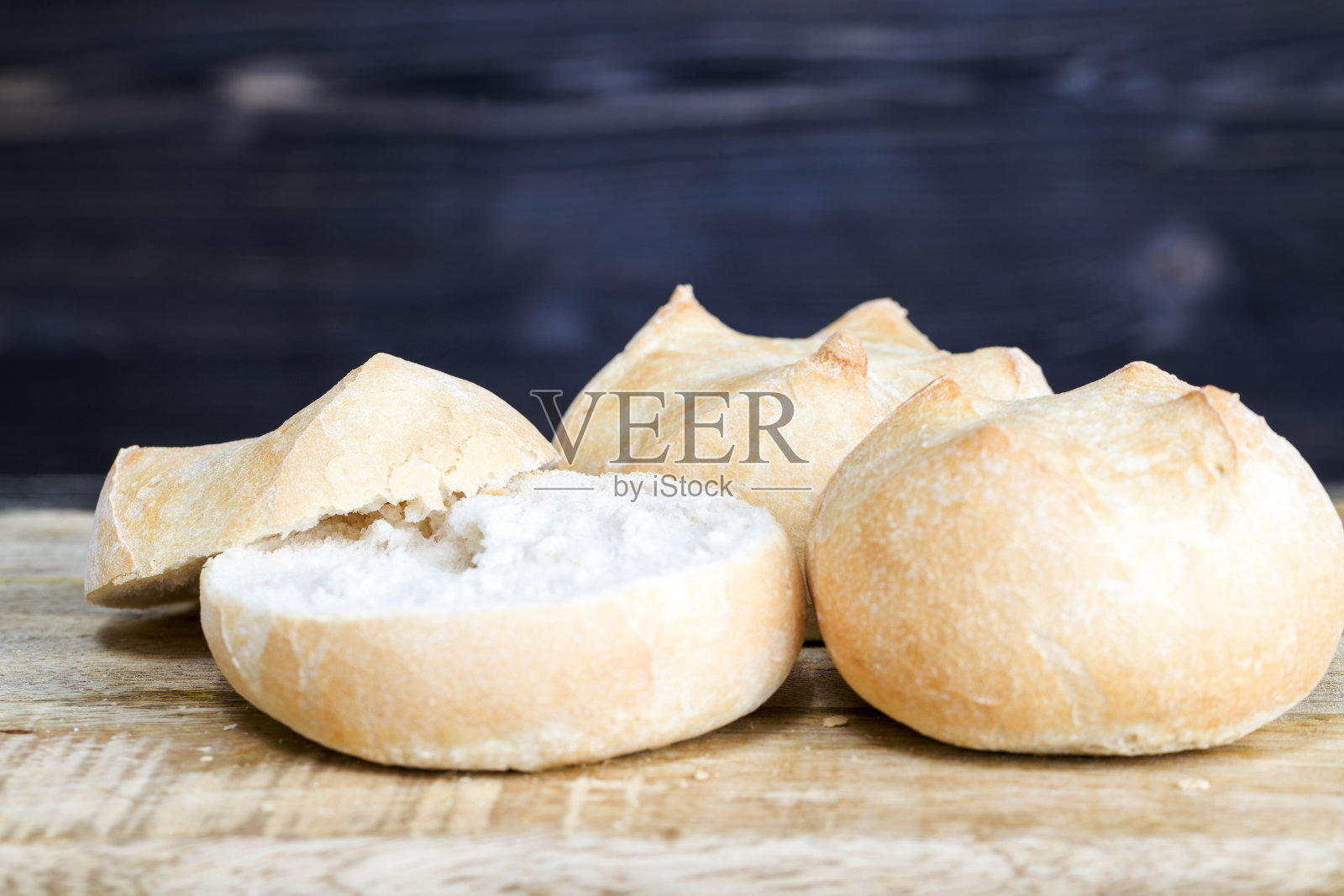 用白面粉做成的软面包照片摄影图片