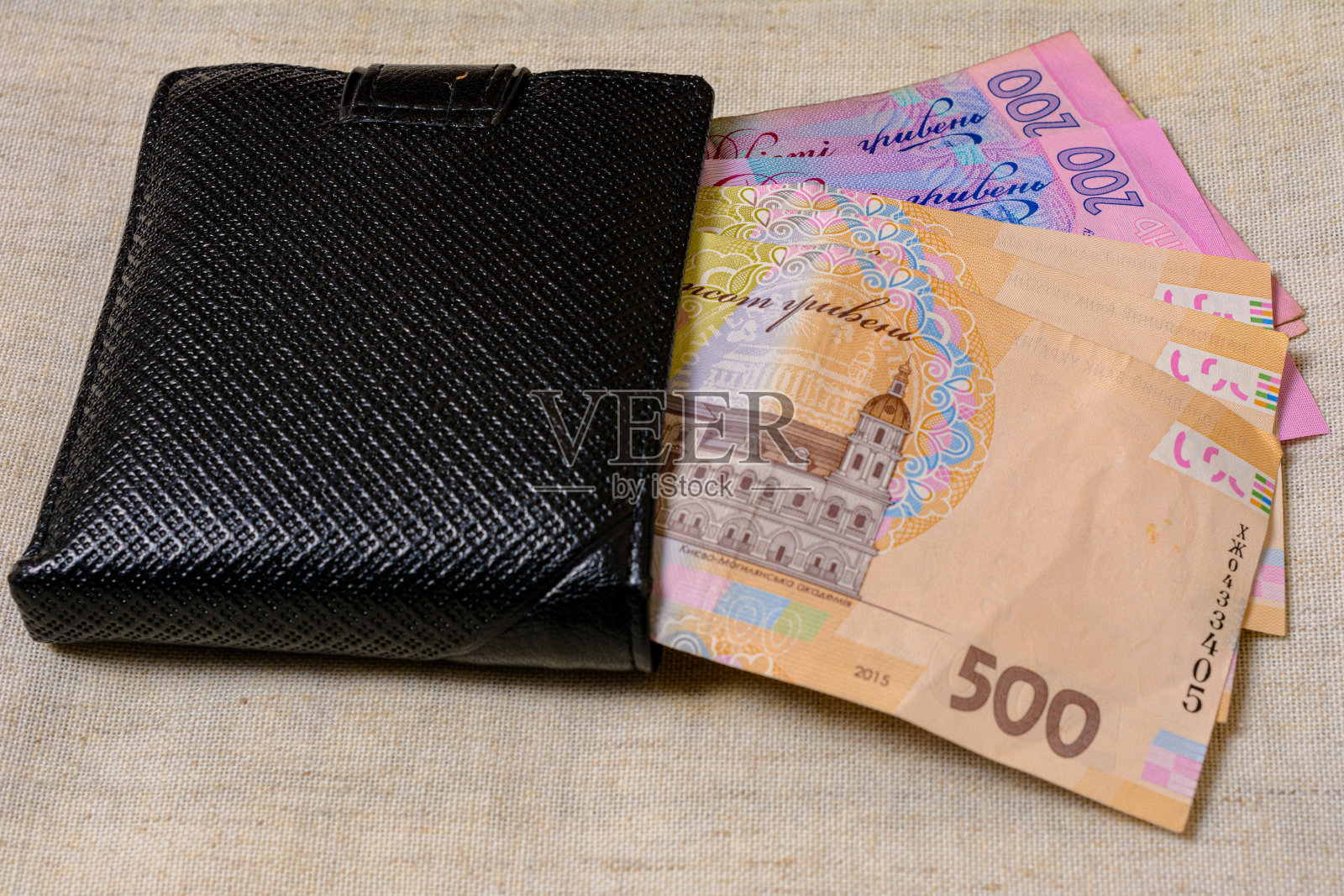 面额为500、200和100格里夫纳的乌克兰纸币。照片摄影图片