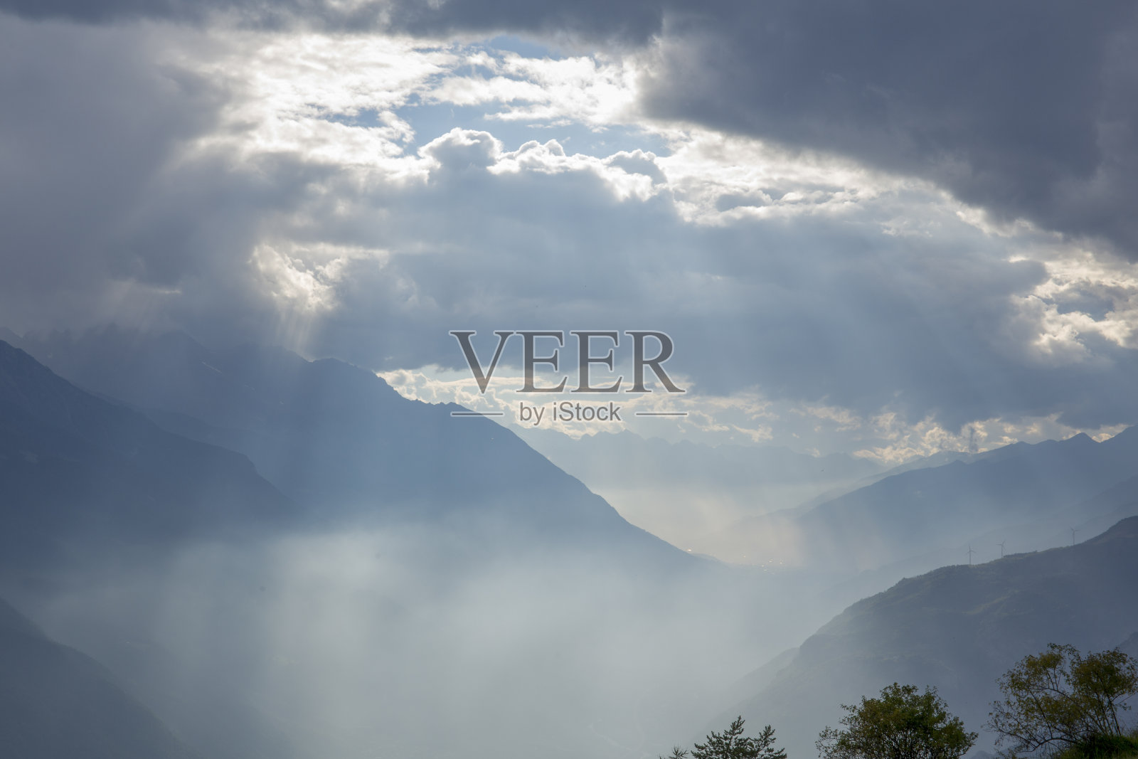 夏季的山脉美景照片摄影图片