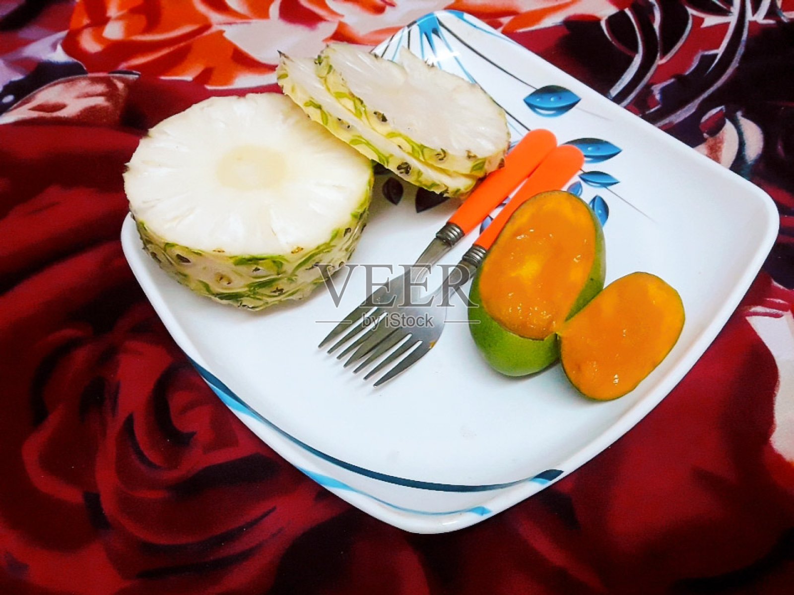 不同种类的水果在Trey上的图片照片摄影图片