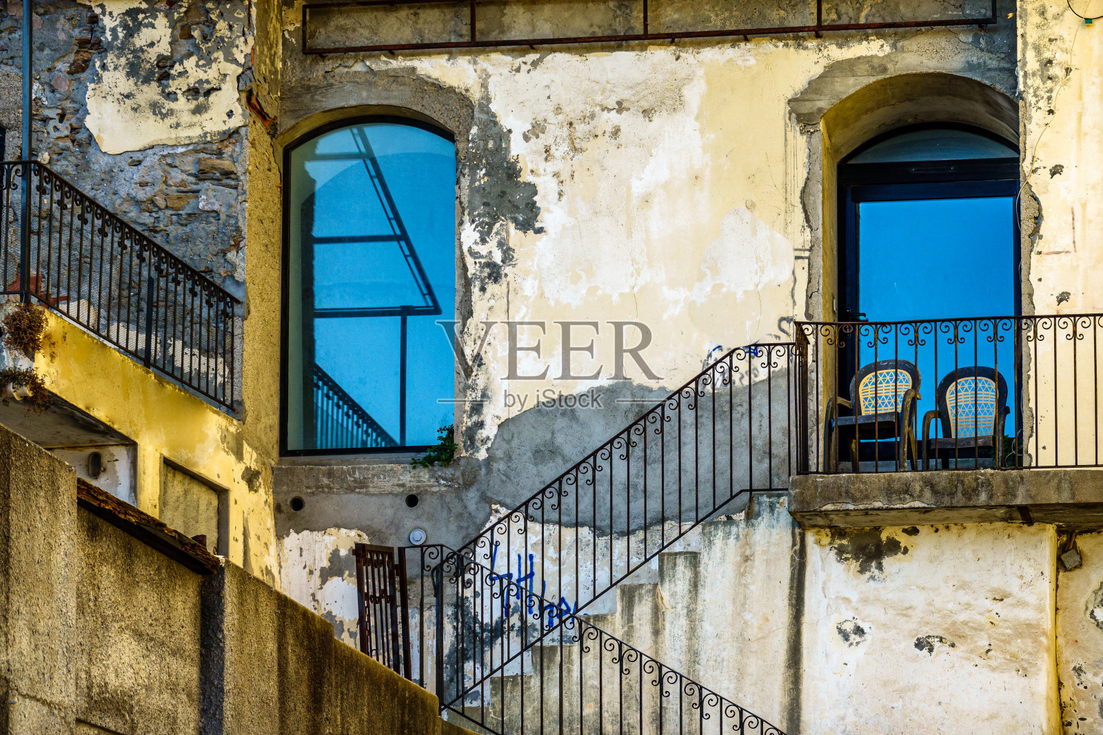 正面的阳台照片摄影图片