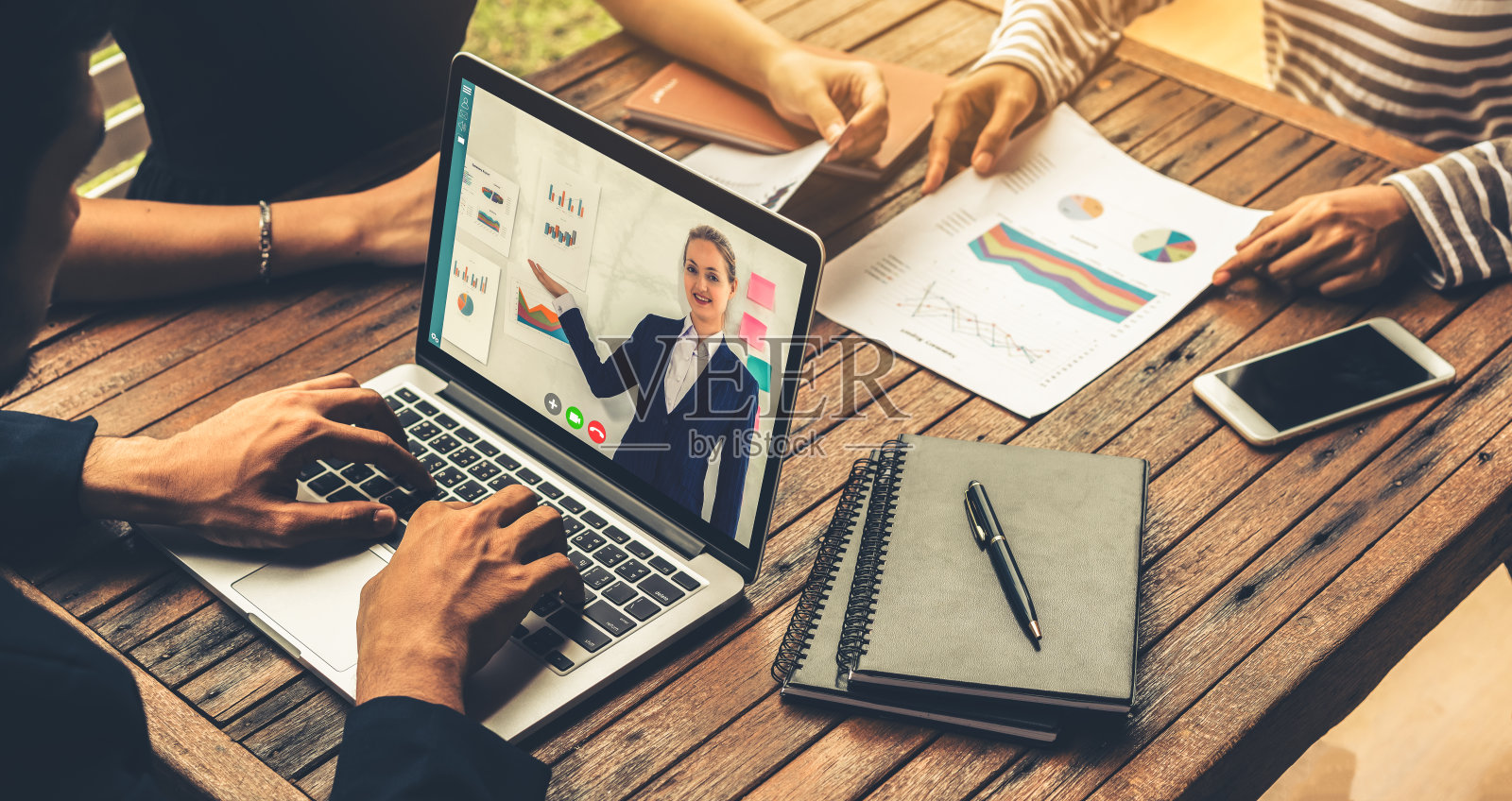 电子学习和在线商务演示会议概念。照片摄影图片