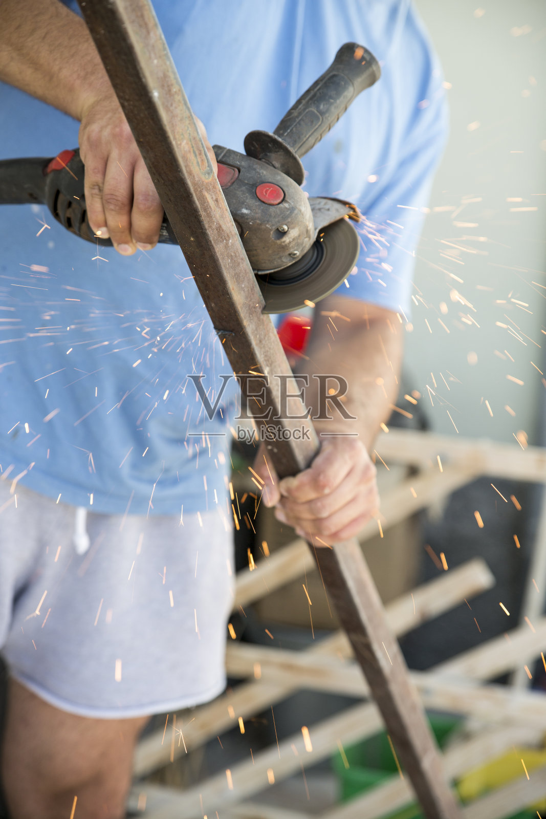 用磨床切割钢材不安全照片摄影图片