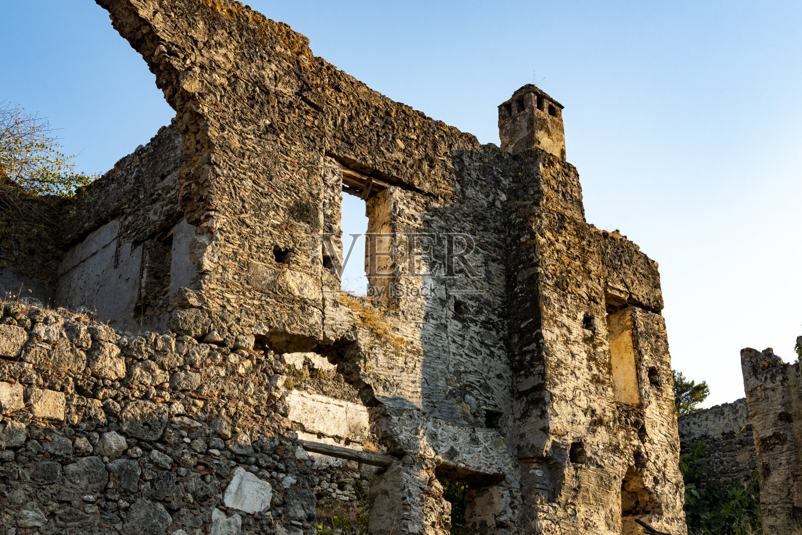 来自Kayaköy的建筑细节。来自土耳其法提耶Oludeniz的卡亚村。照片摄影图片