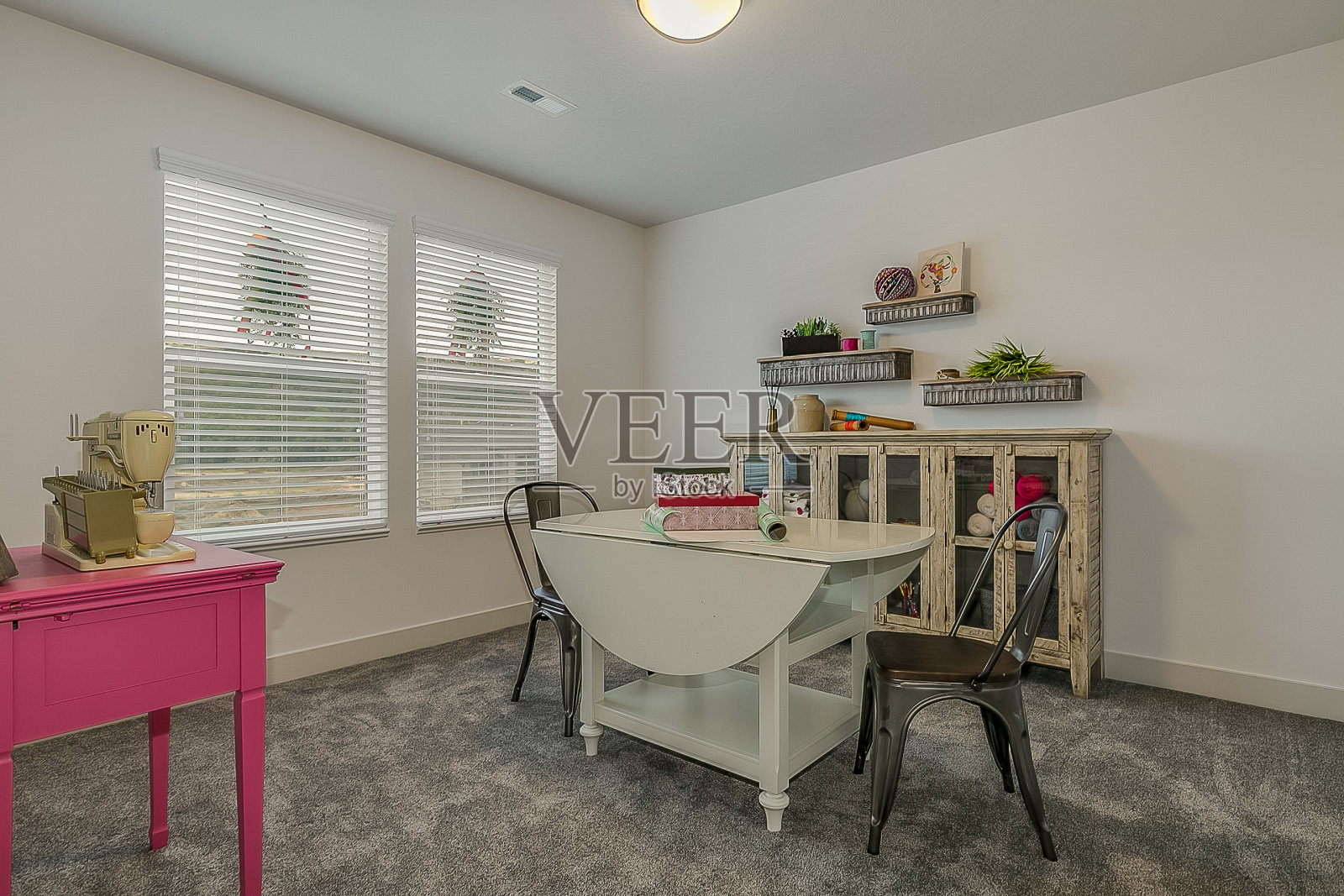 室内额外的空间,用作工艺室照片摄影图片