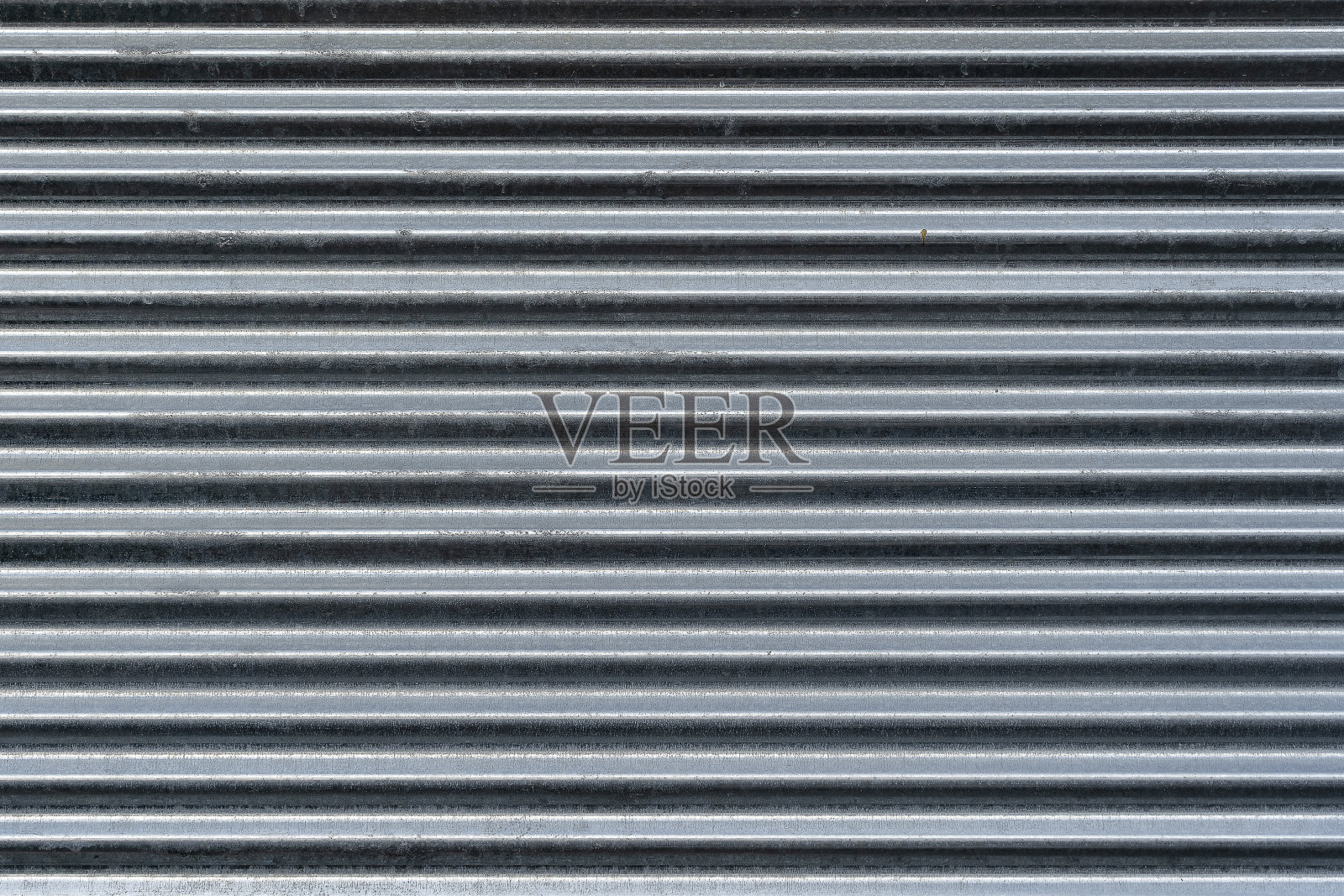 金属墙面纹理,背景。建筑结构用的带肋镀锌金属板。它被用于覆盖屋顶,用于建造栅栏照片摄影图片