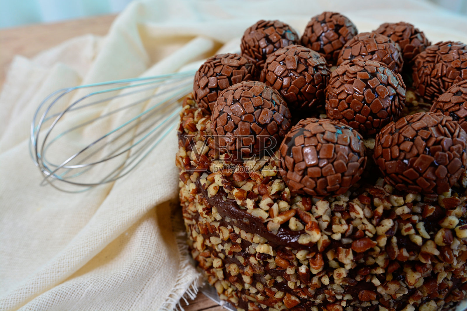 草莓巧克力蛋糕照片摄影图片