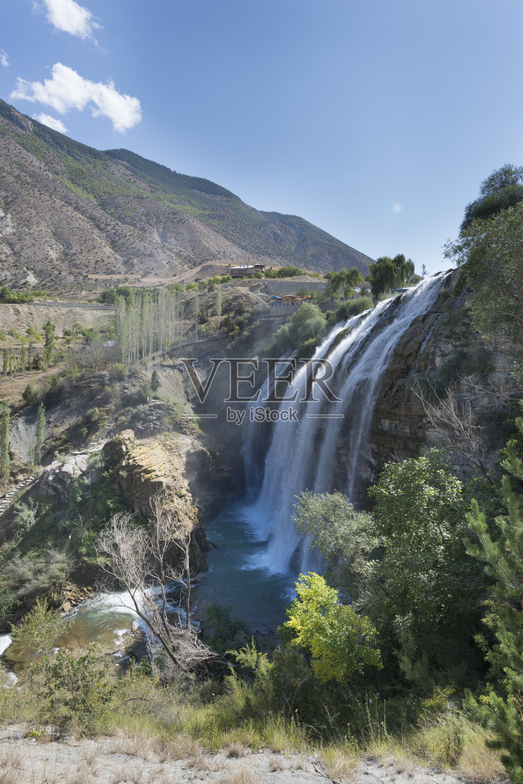 土耳其埃尔祖鲁姆的托尔图姆瀑布照片摄影图片