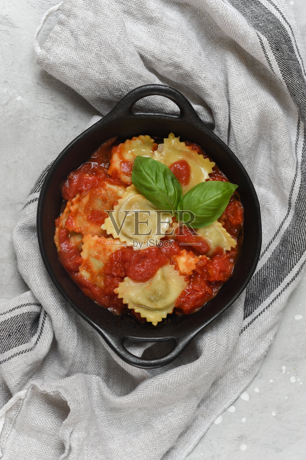 番茄酱意大利饺子照片摄影图片