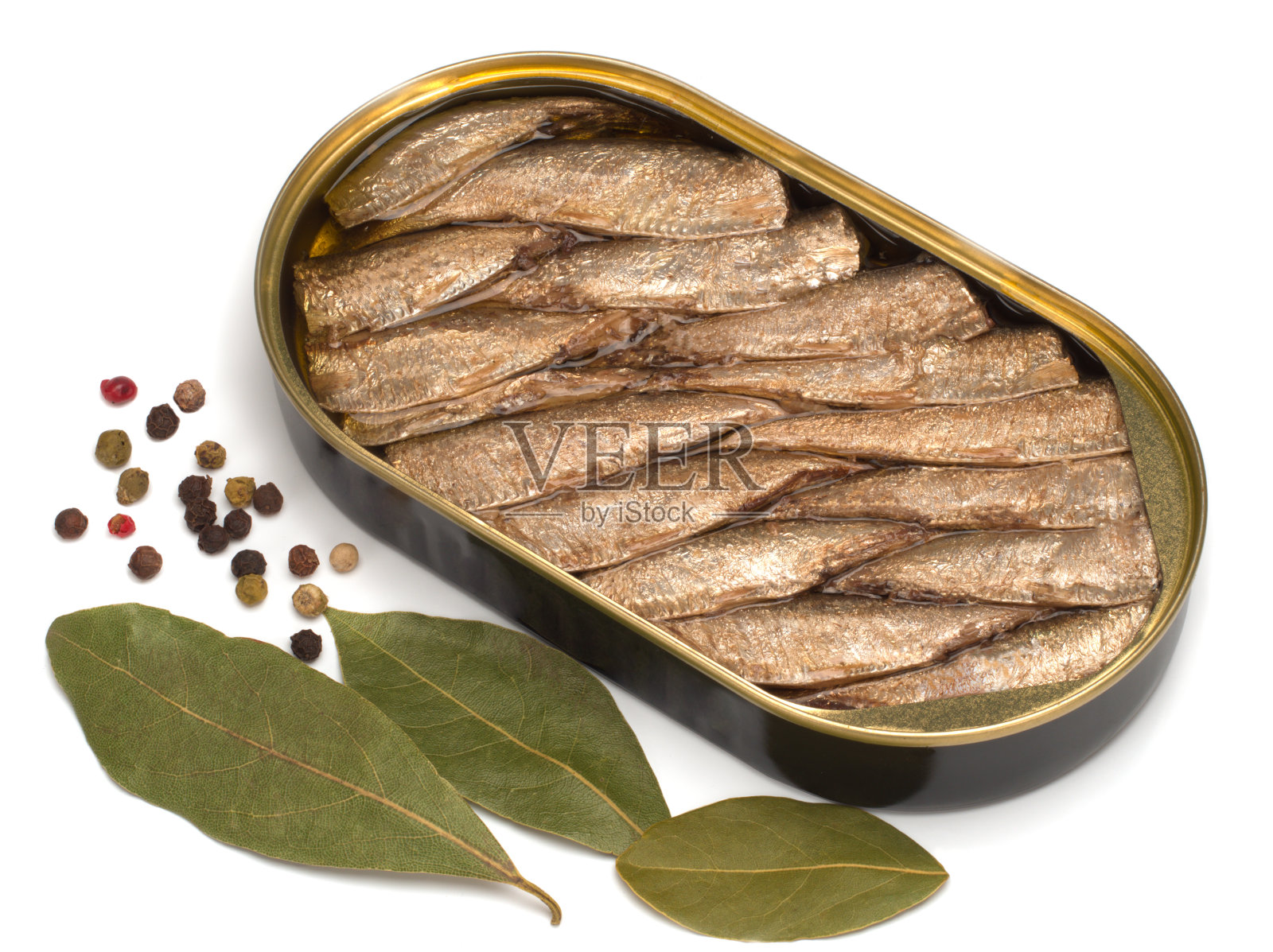 打开的金属罐,在白色背景上隔离油中的虾照片摄影图片