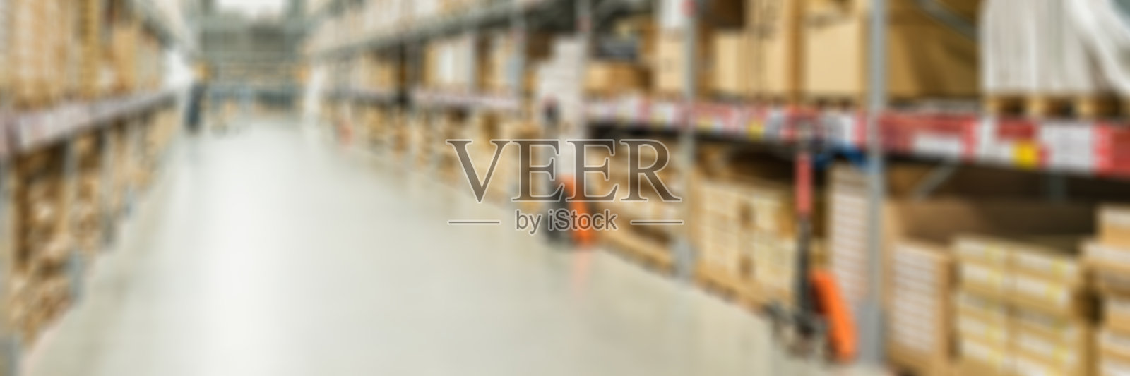 抽象模糊的购物中心室内背景。模糊超市、杂货店或仓库的走廊或通道,作为背景和设计元素的使用。散焦背景与散焦照片摄影图片