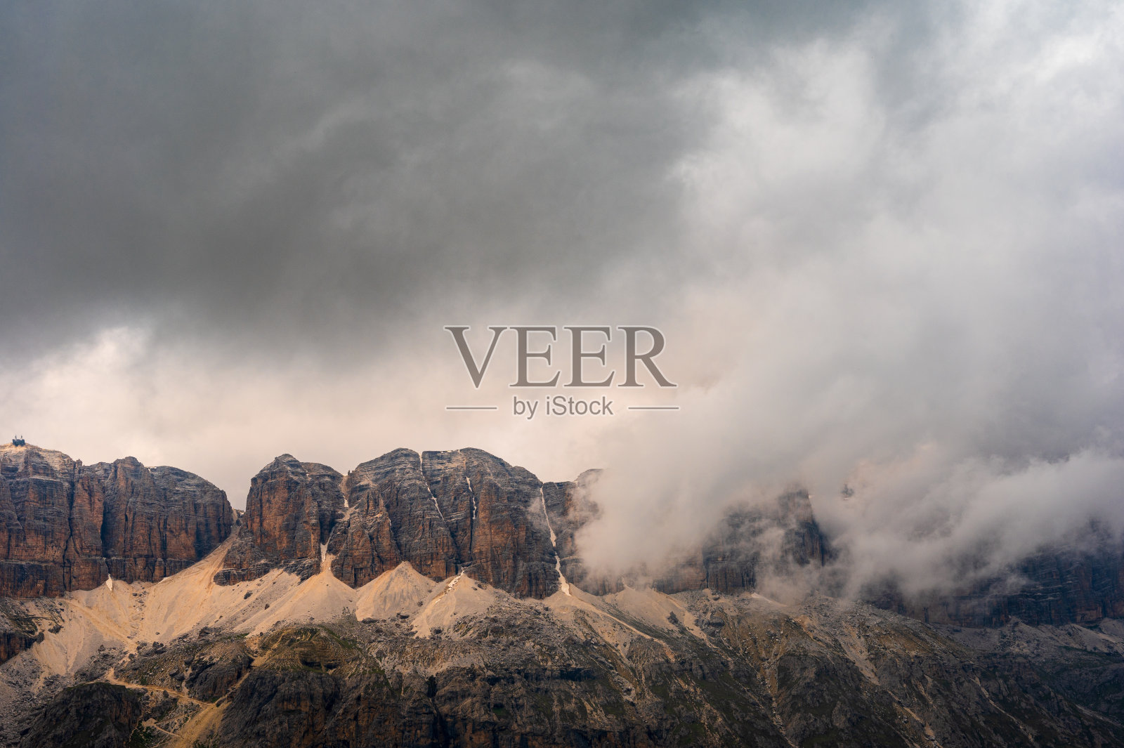 沿Viel dal Pan小径的山区景观,Dolomites, Val di Fassa,意大利照片摄影图片