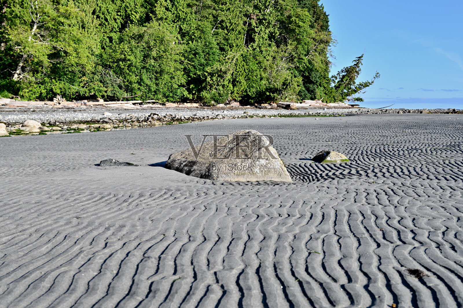 沙滩上的石头照片摄影图片