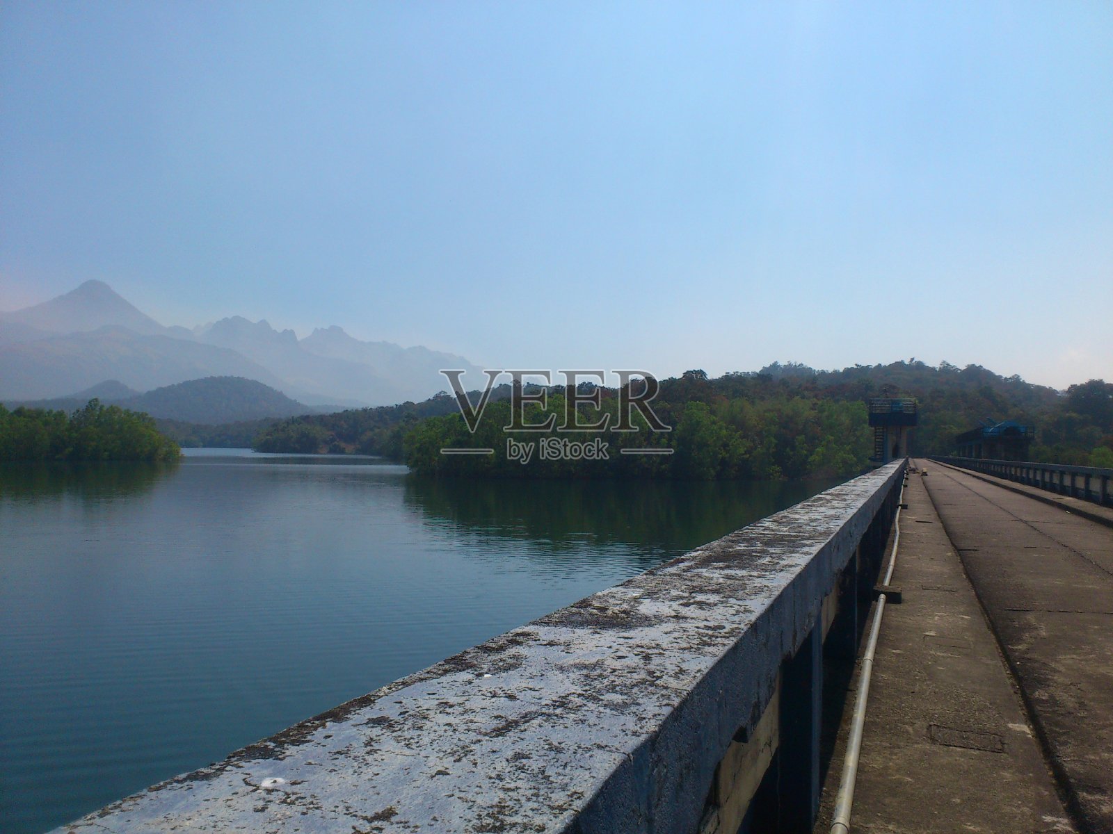 喀拉拉邦美丽的蓝天和湖泊景观照片摄影图片