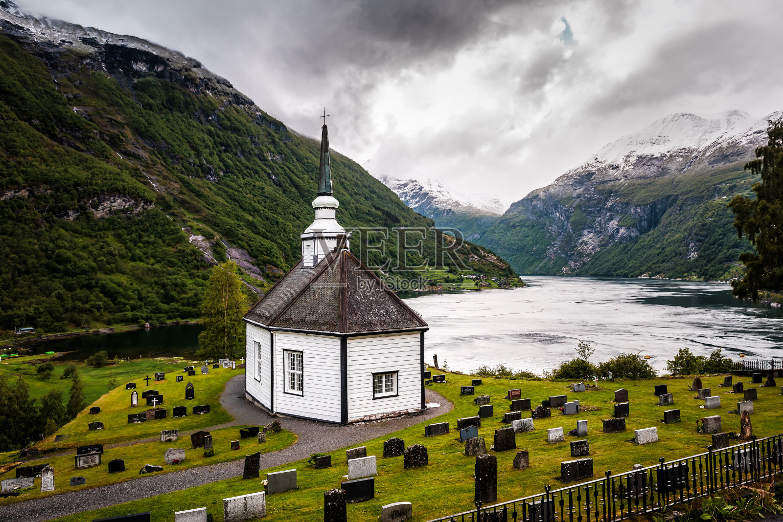 挪威盖兰格的一座古老的木制教堂照片摄影图片