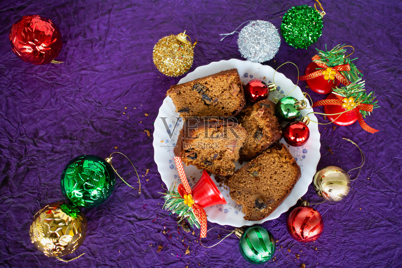 自制圣诞梅子蛋糕照片摄影图片