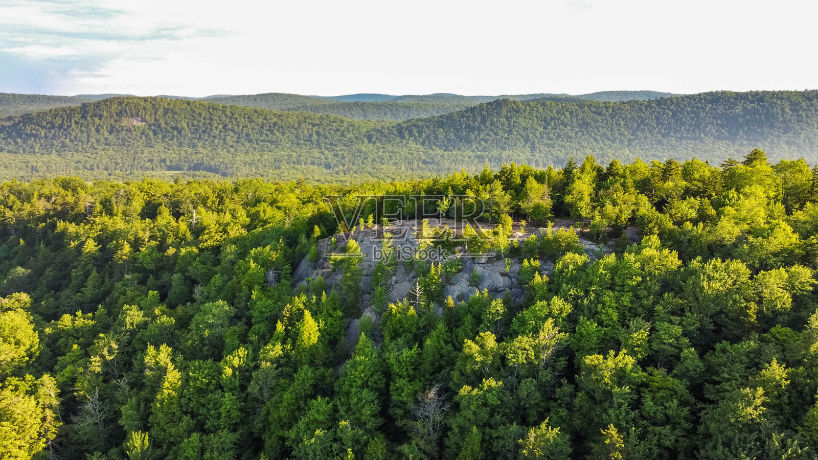 风景鸟瞰图的落基山山顶在阿迪朗达克地区照片摄影图片