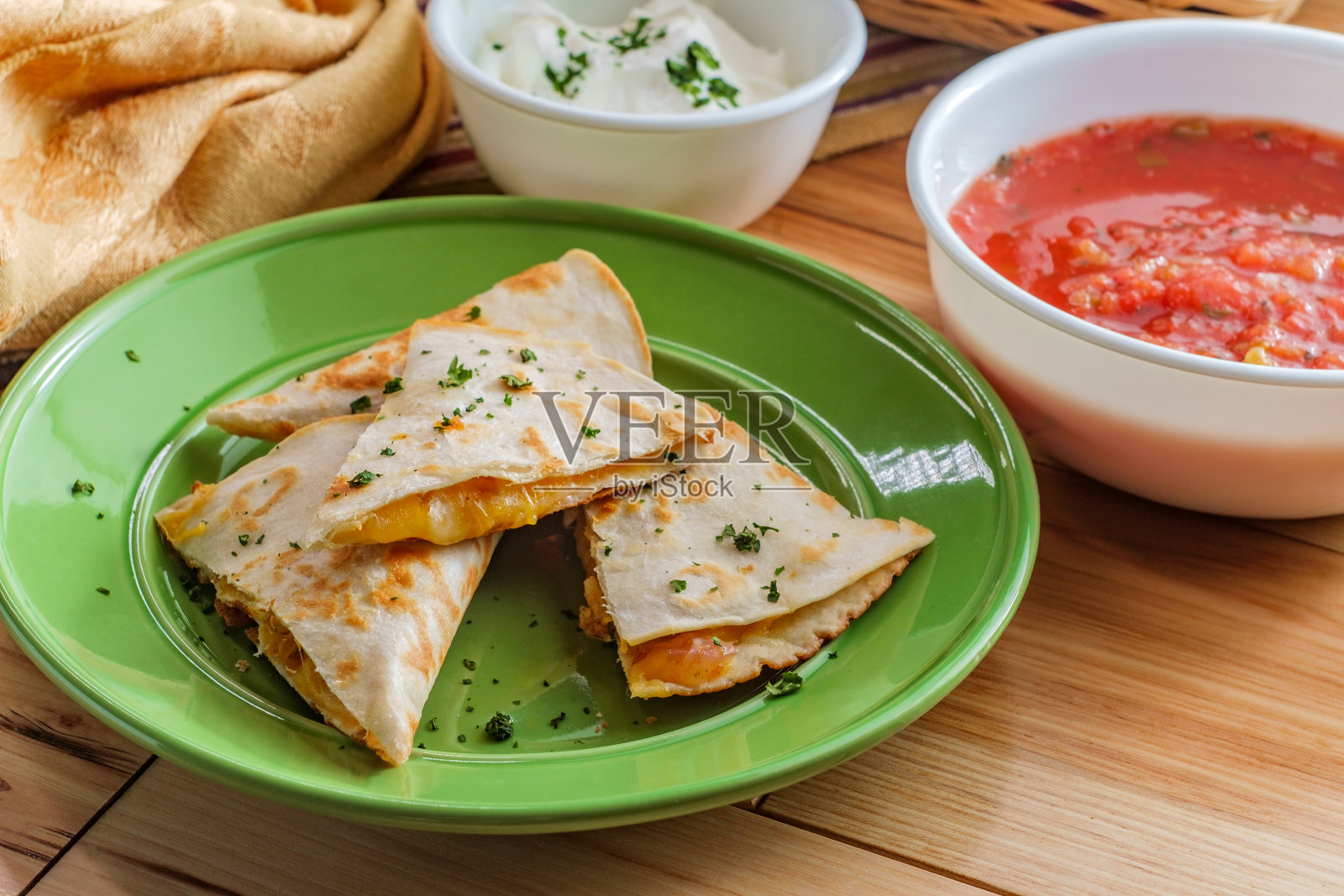 鸡肉油炸玉米片照片摄影图片