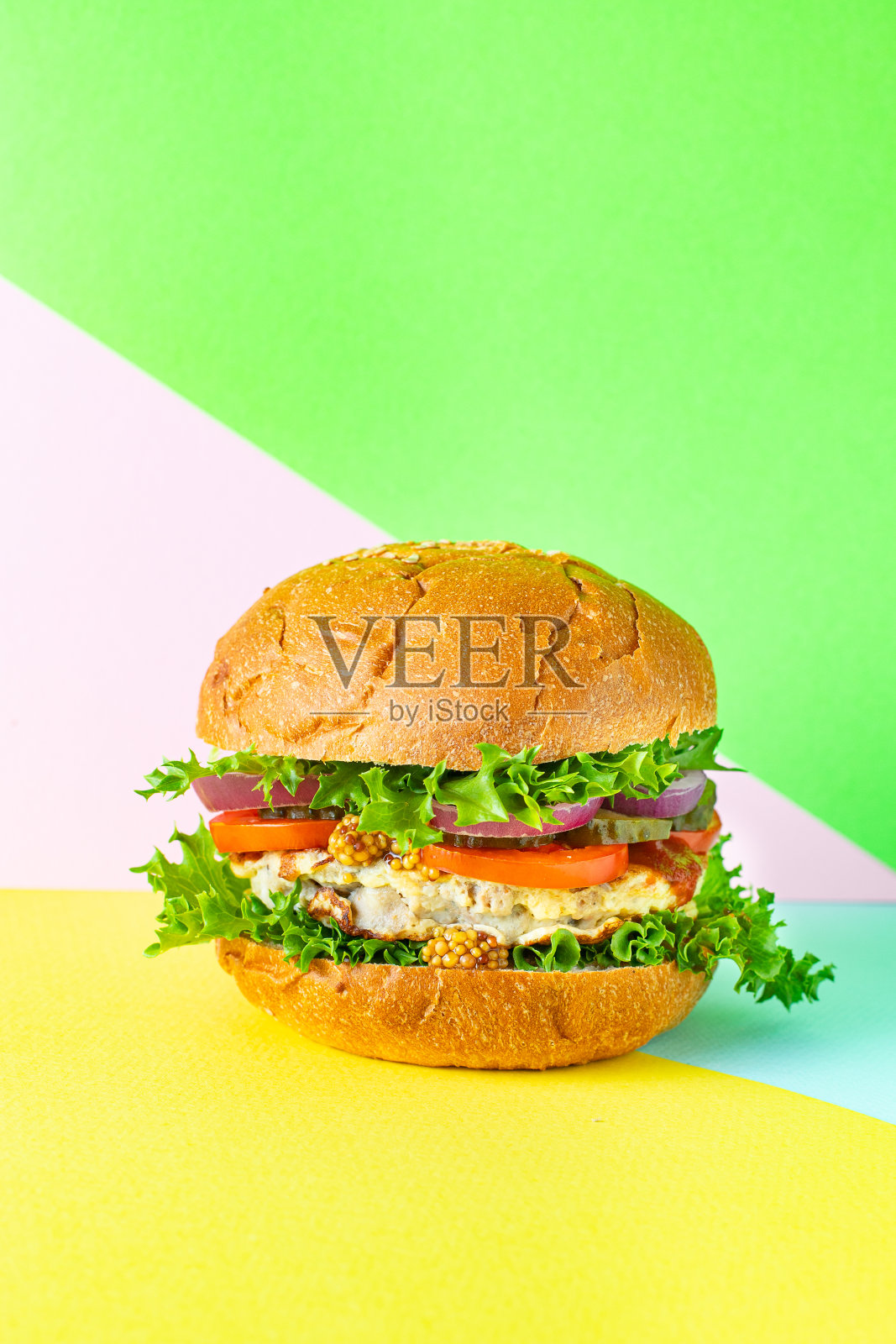 汉堡,美味的烤肉排,三明治和蔬菜,食用大小有机健康的东西,自然产品部分俯视图的地方文本复制空间照片摄影图片