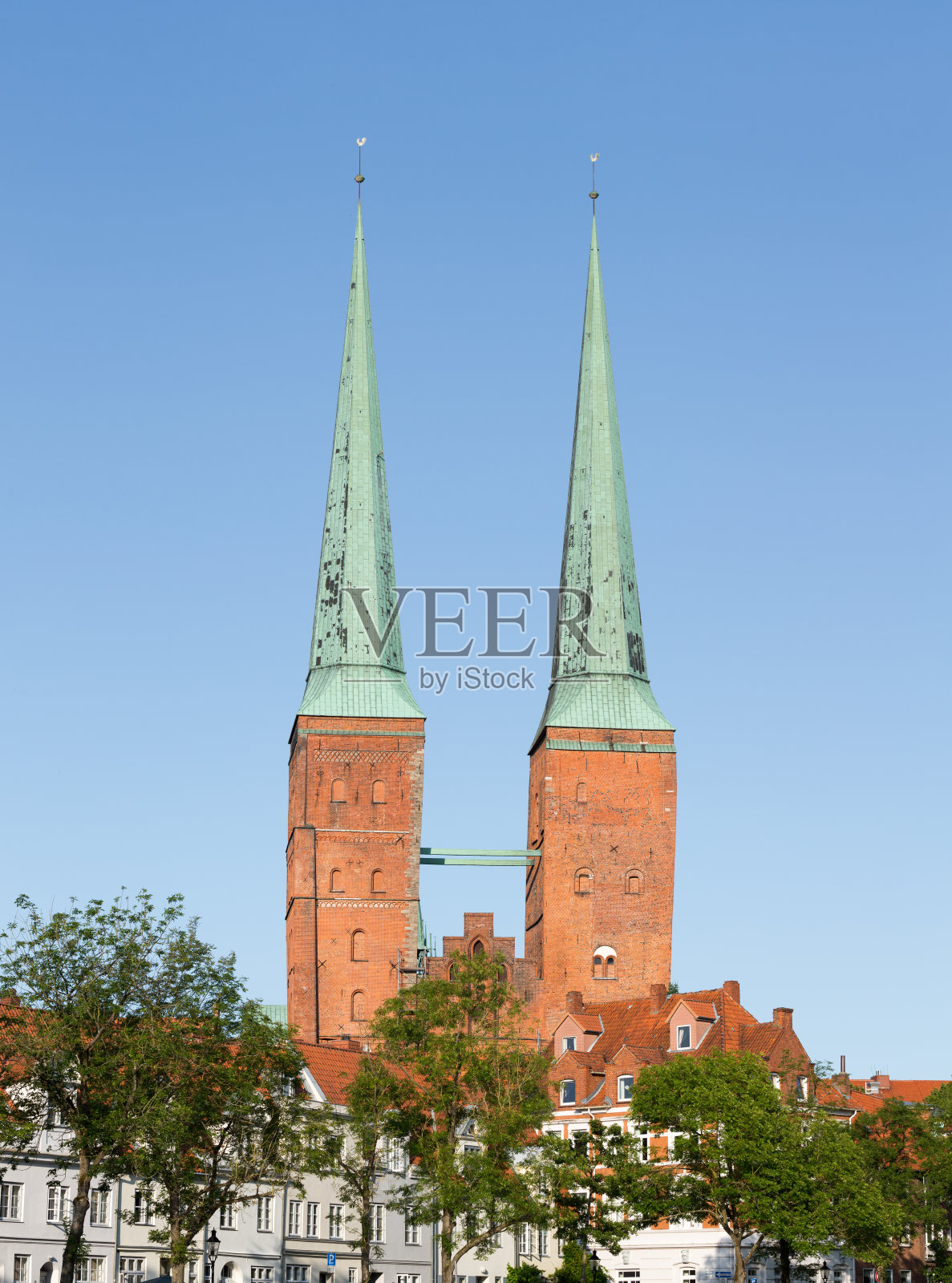 Lübecker Dom的两座尖塔照片摄影图片