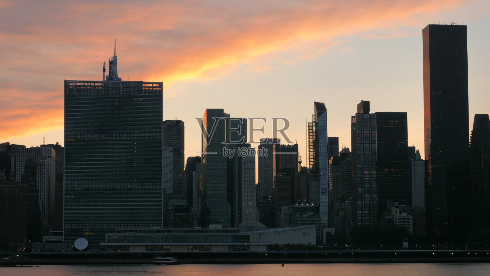 曼哈顿市中心的日落景观照片摄影图片