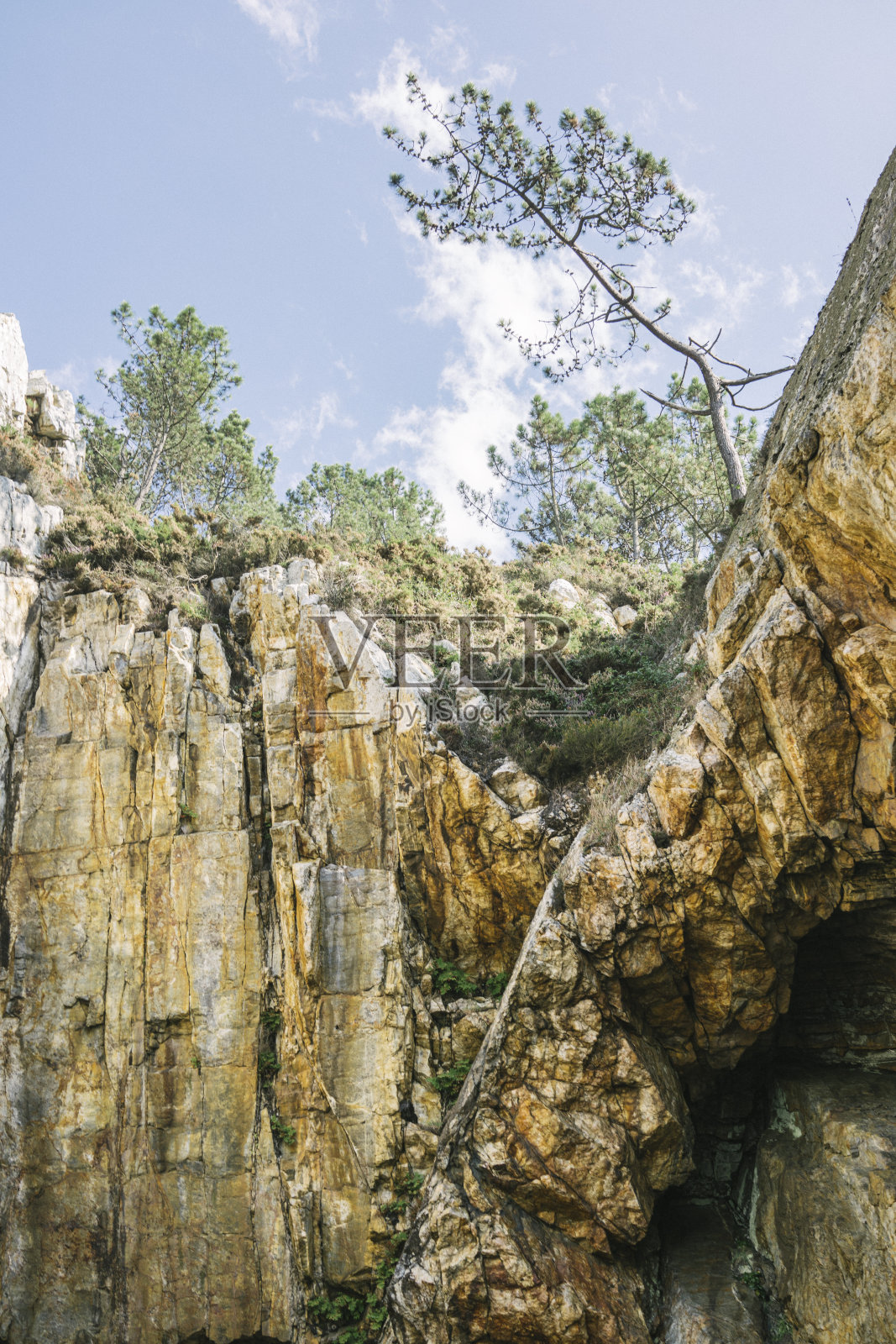 海滩边的悬崖照片摄影图片