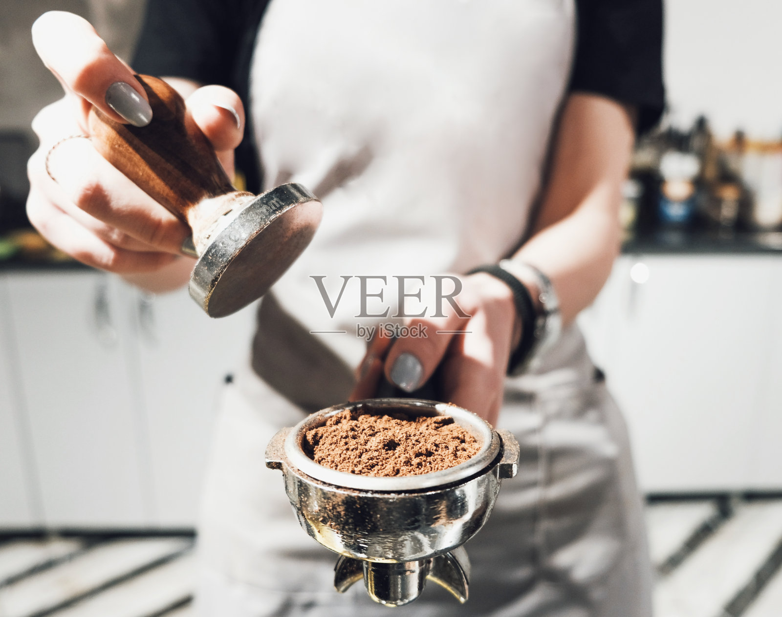 Tamping浓缩咖啡照片摄影图片