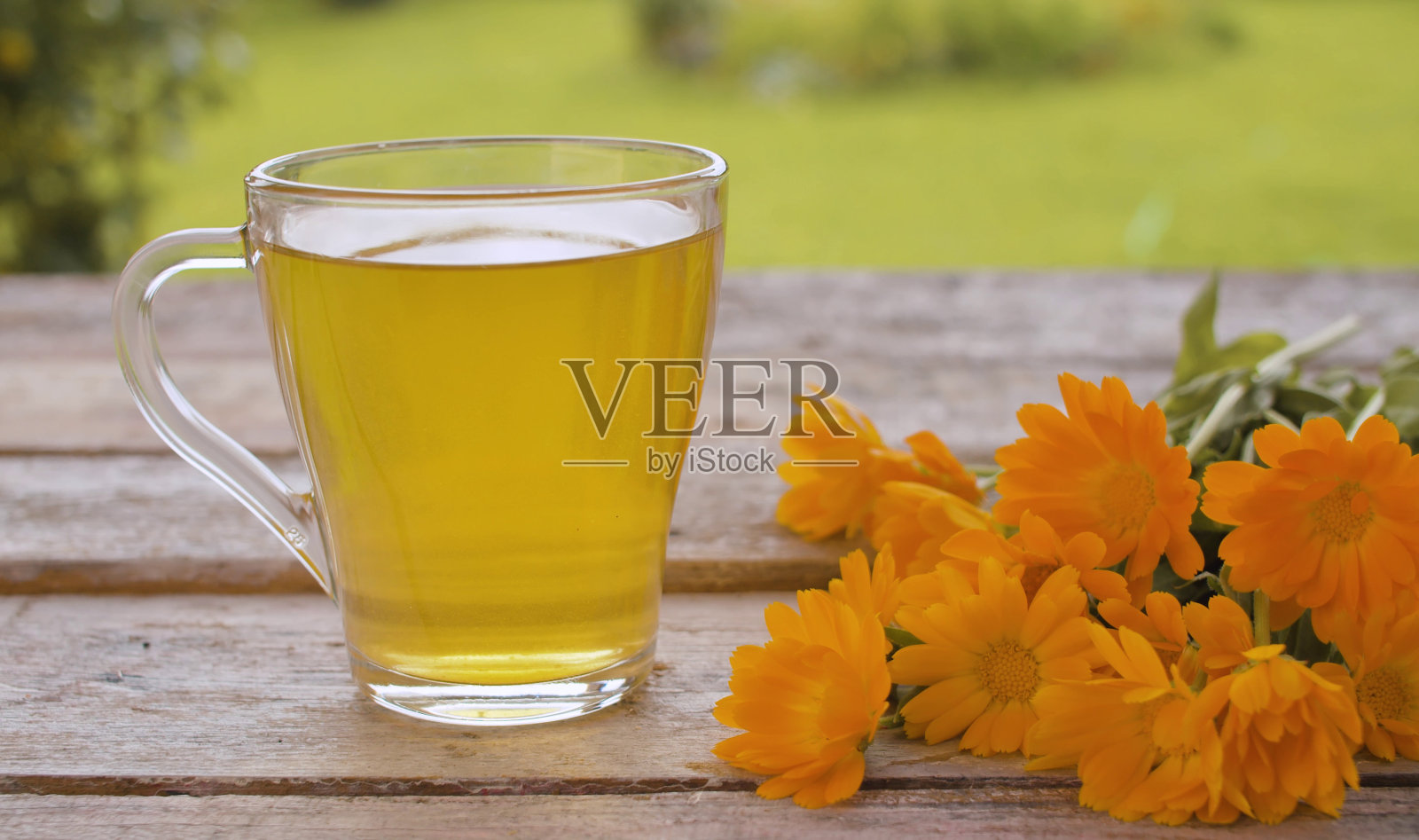 金盏草茶和花照片摄影图片