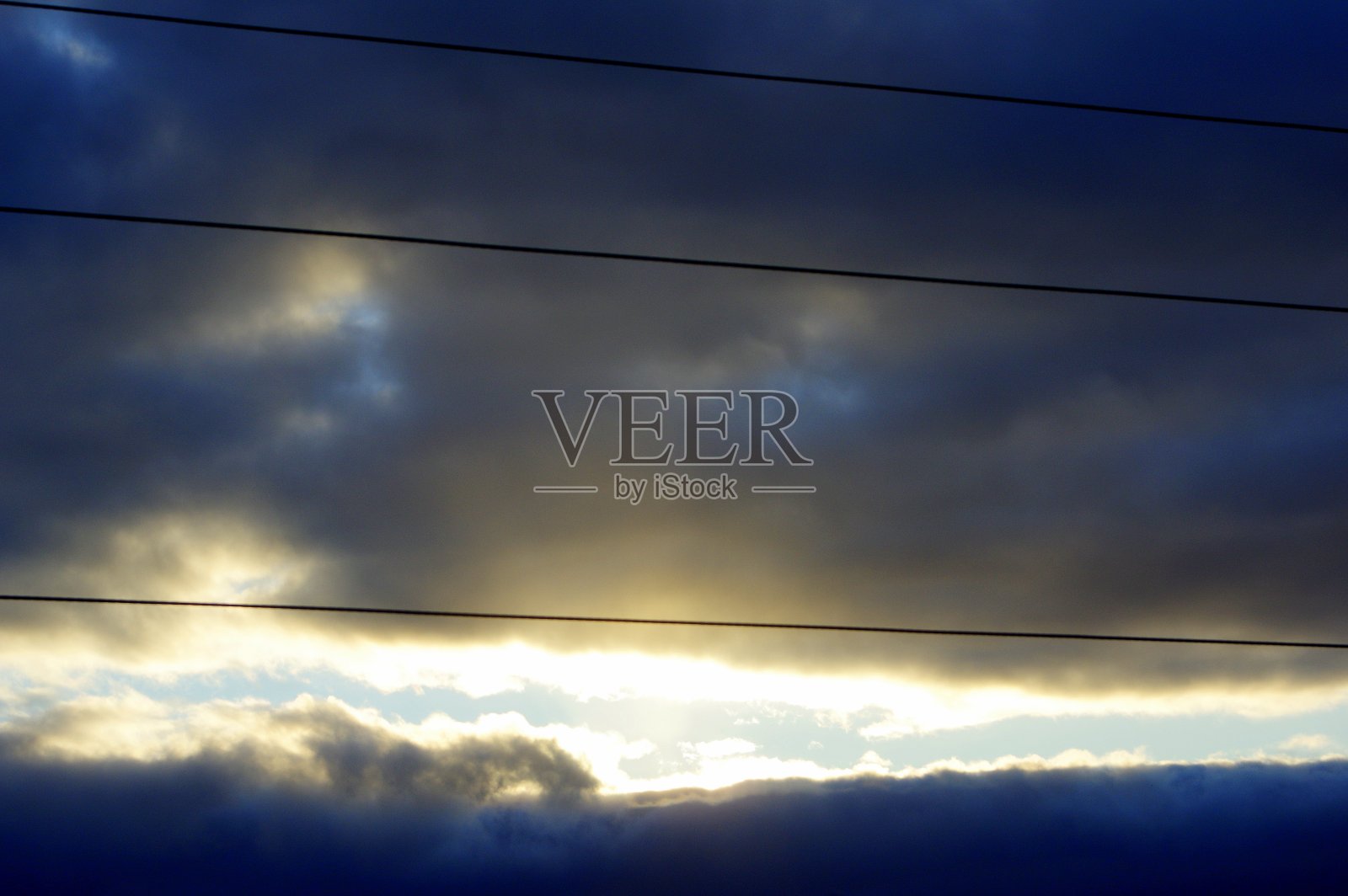 雷暴前乌云的背景照片摄影图片