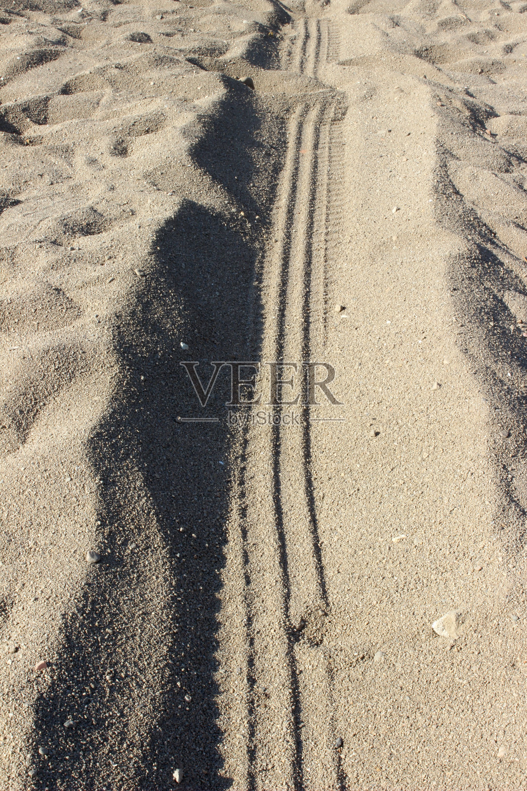 沙地上有轮胎印照片摄影图片
