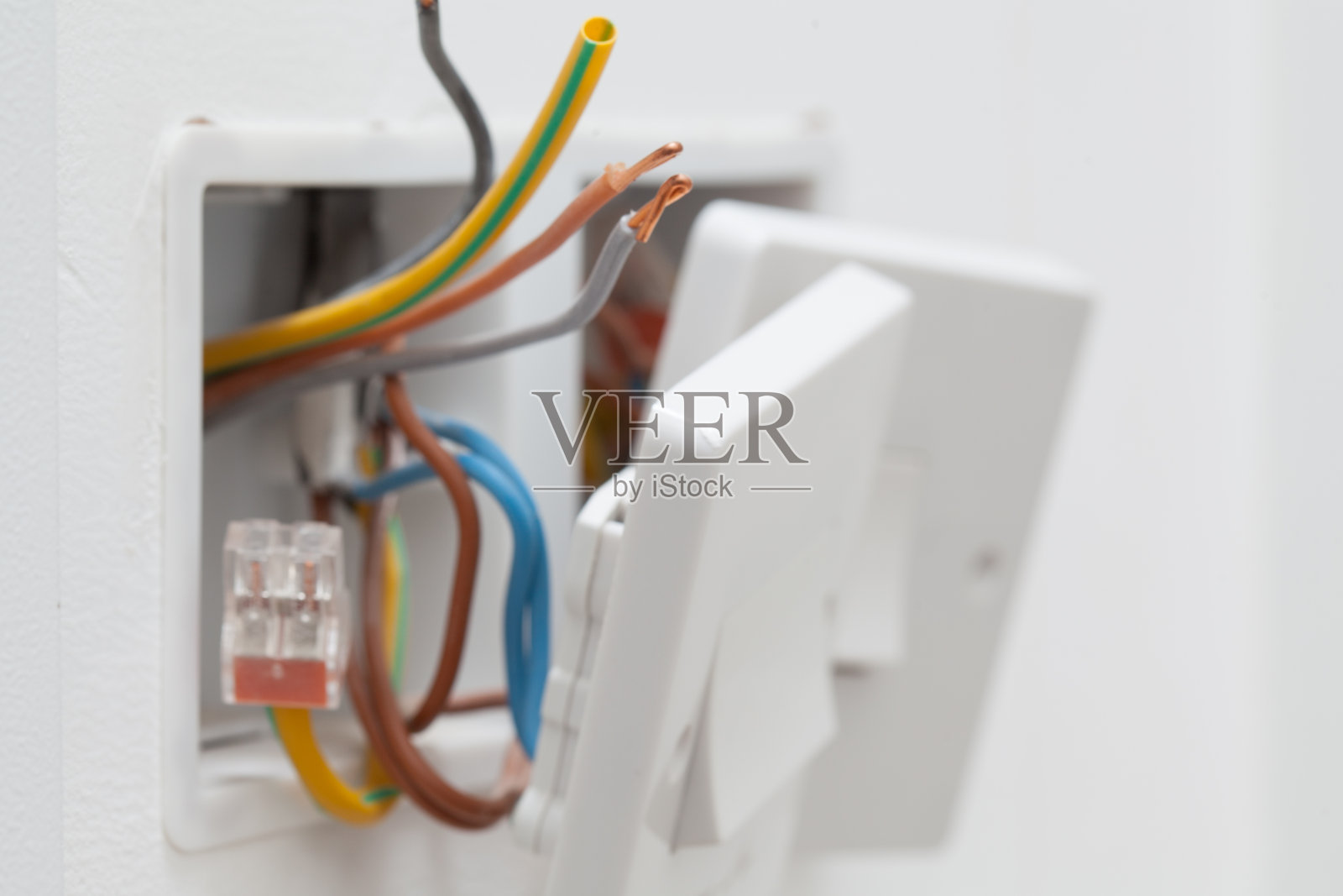 安装13安培电源插座照片摄影图片