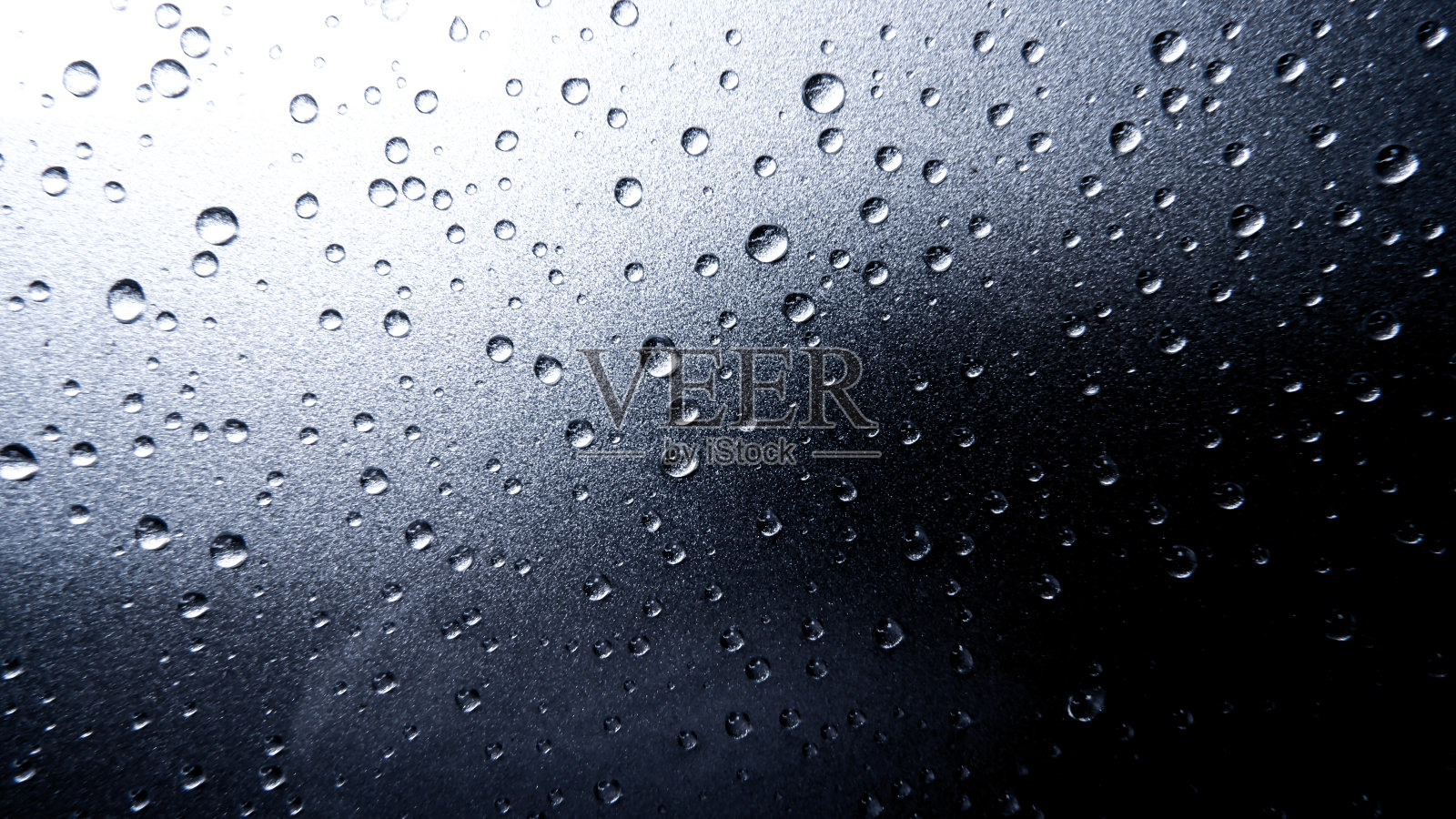 灰色的汽车表面有雨滴的纹理照片摄影图片