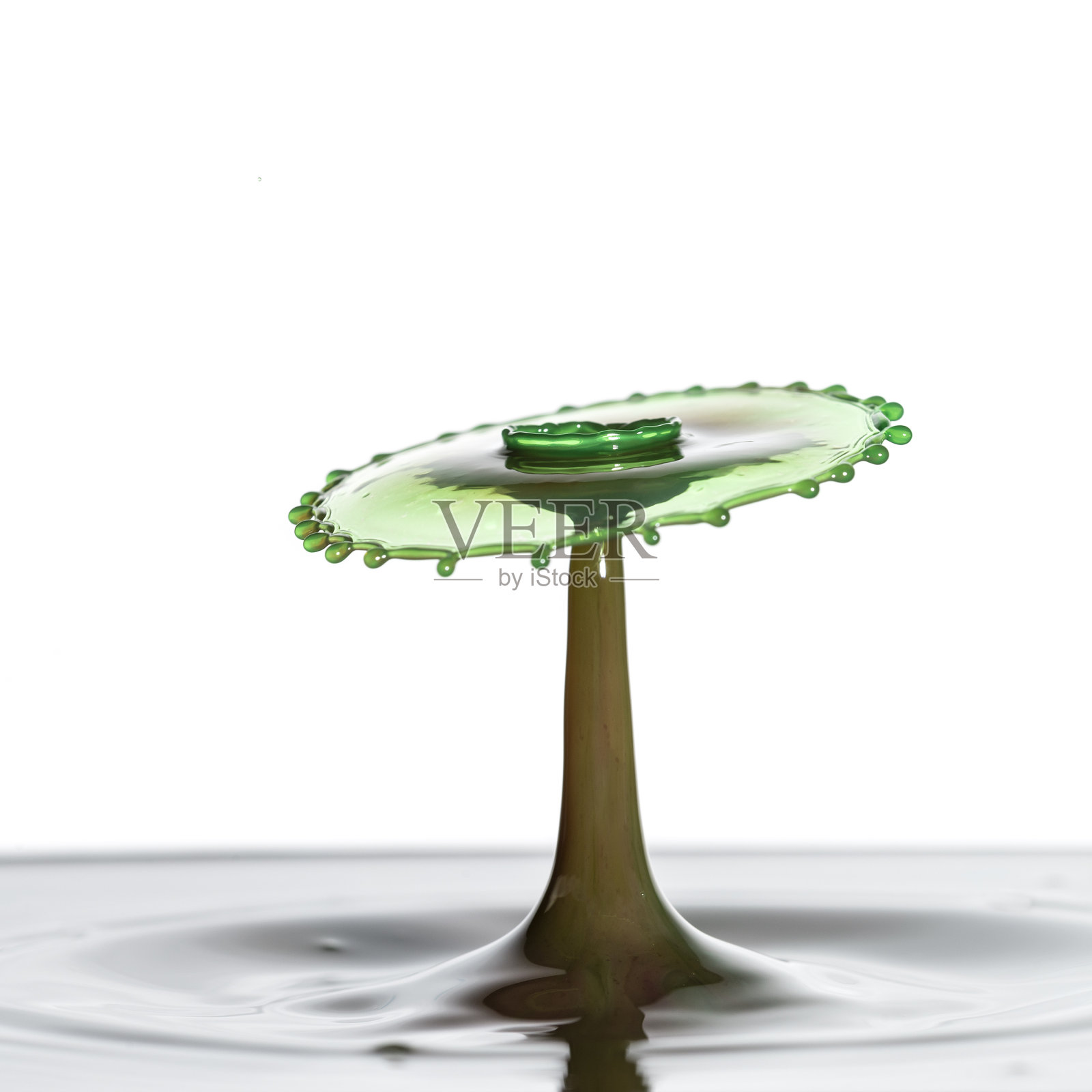 美丽的抽象独特的水滴飞溅摄影图像与充满活力的彩色水碰撞捕捉使用高速闪光技术照片摄影图片