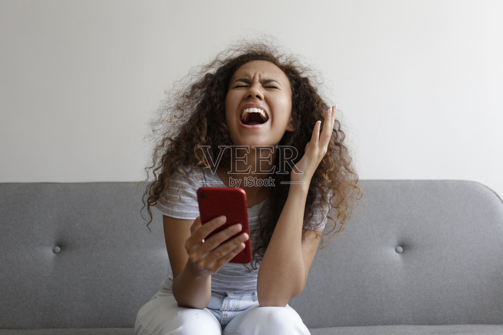 在家中孤独悲伤的人照片摄影图片