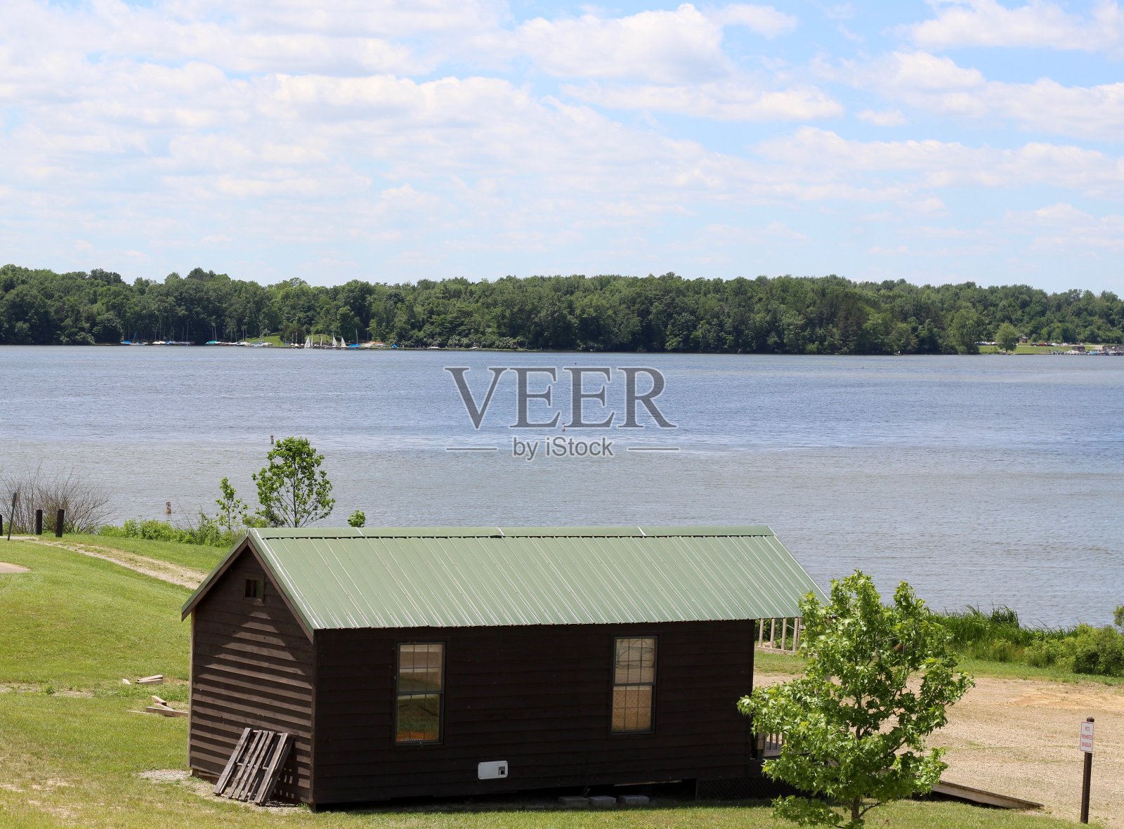 湖景小屋照片摄影图片