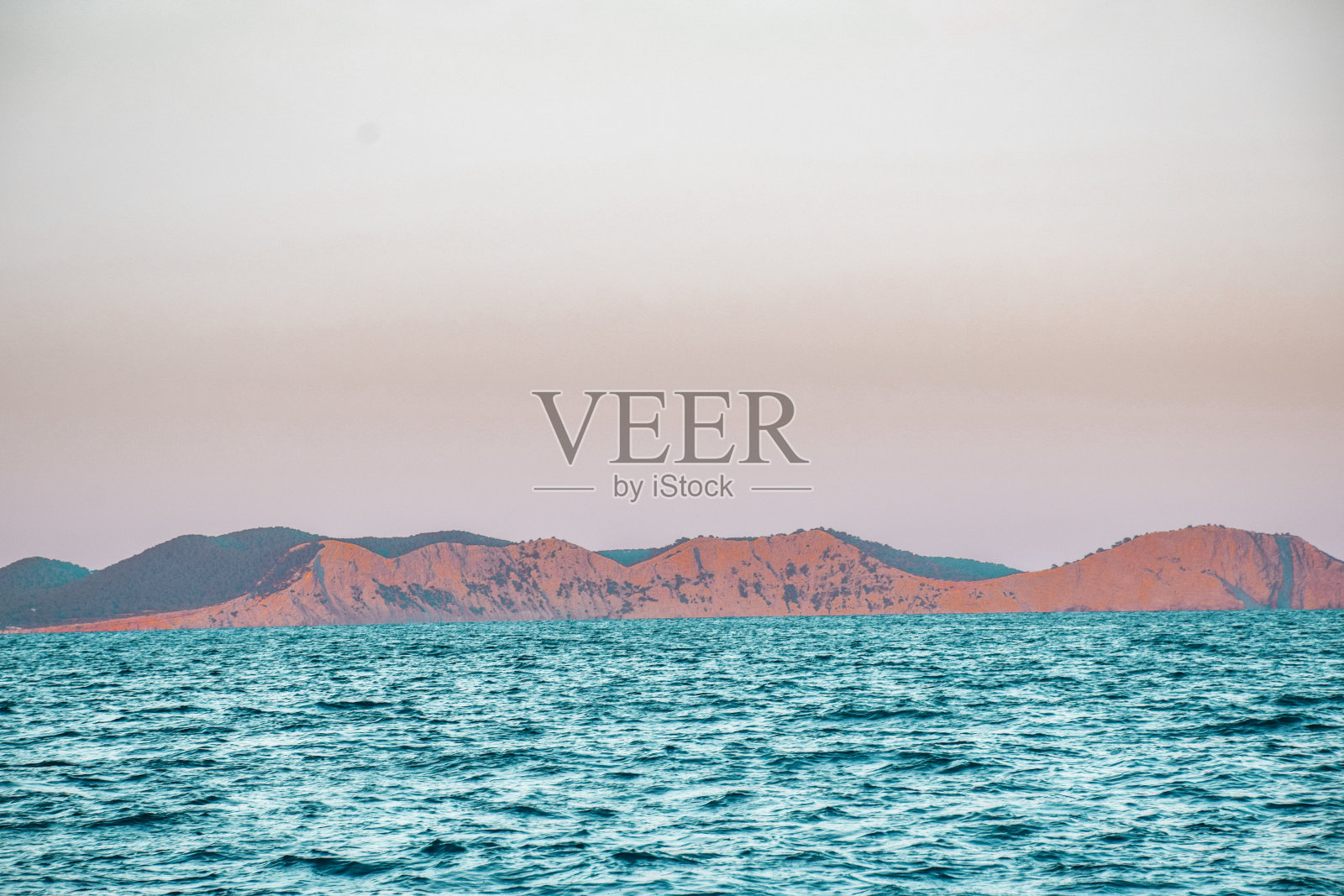 从海上看悬崖照片摄影图片