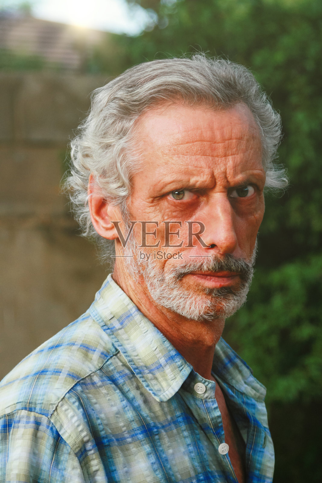 白胡子老人照片摄影图片