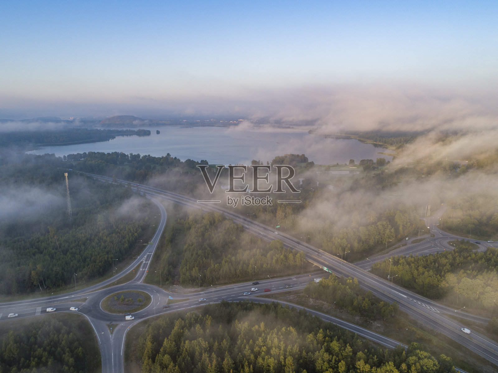鸟瞰图的道路在一个农村景观照片摄影图片