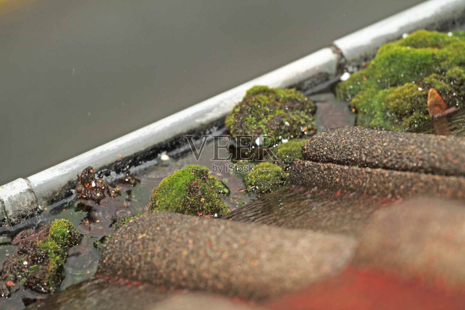 岩石上的水的特写镜头照片摄影图片